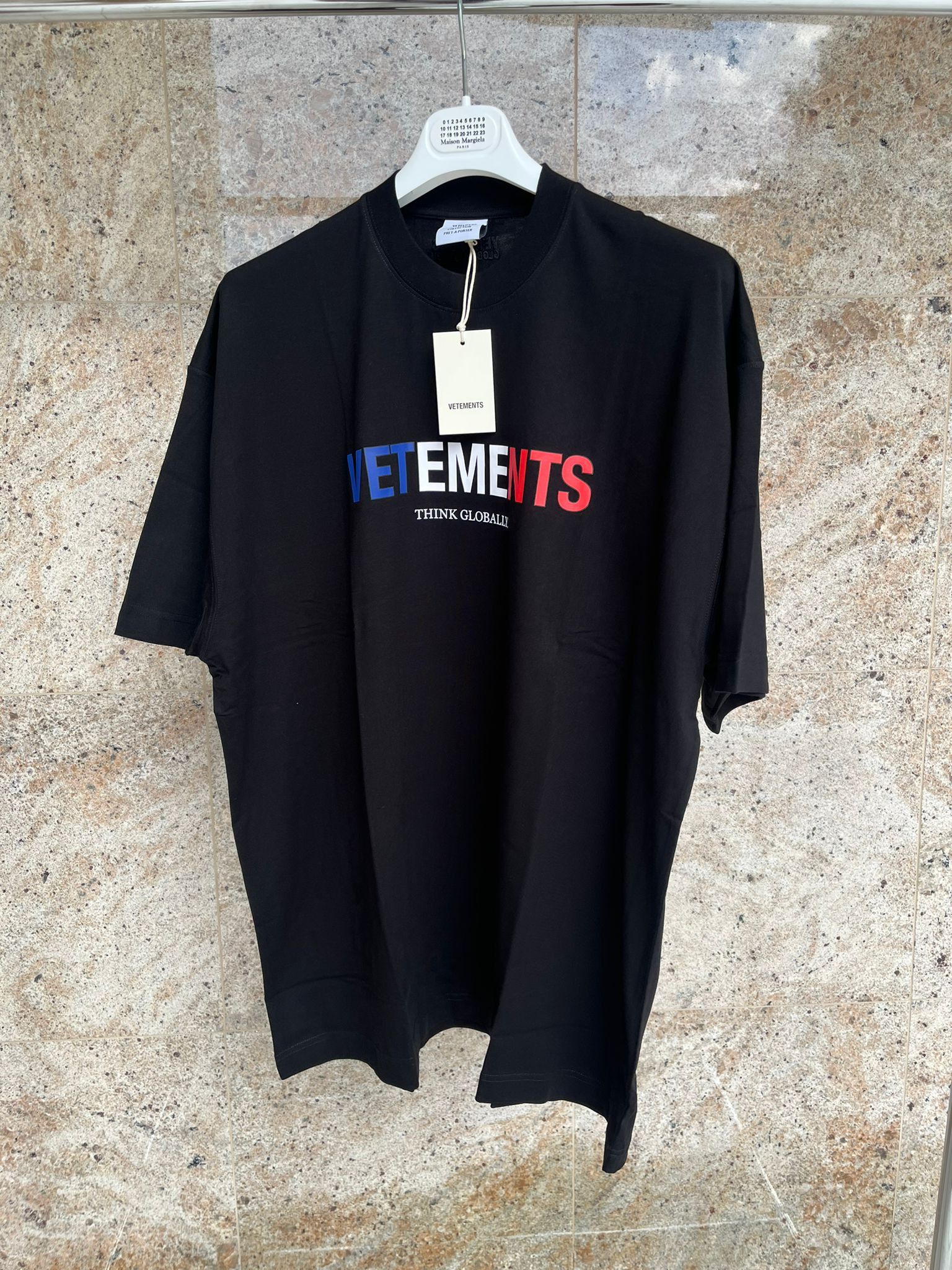 Vetements France Think Globally Logo T-Shirt SS in Black | Grailed