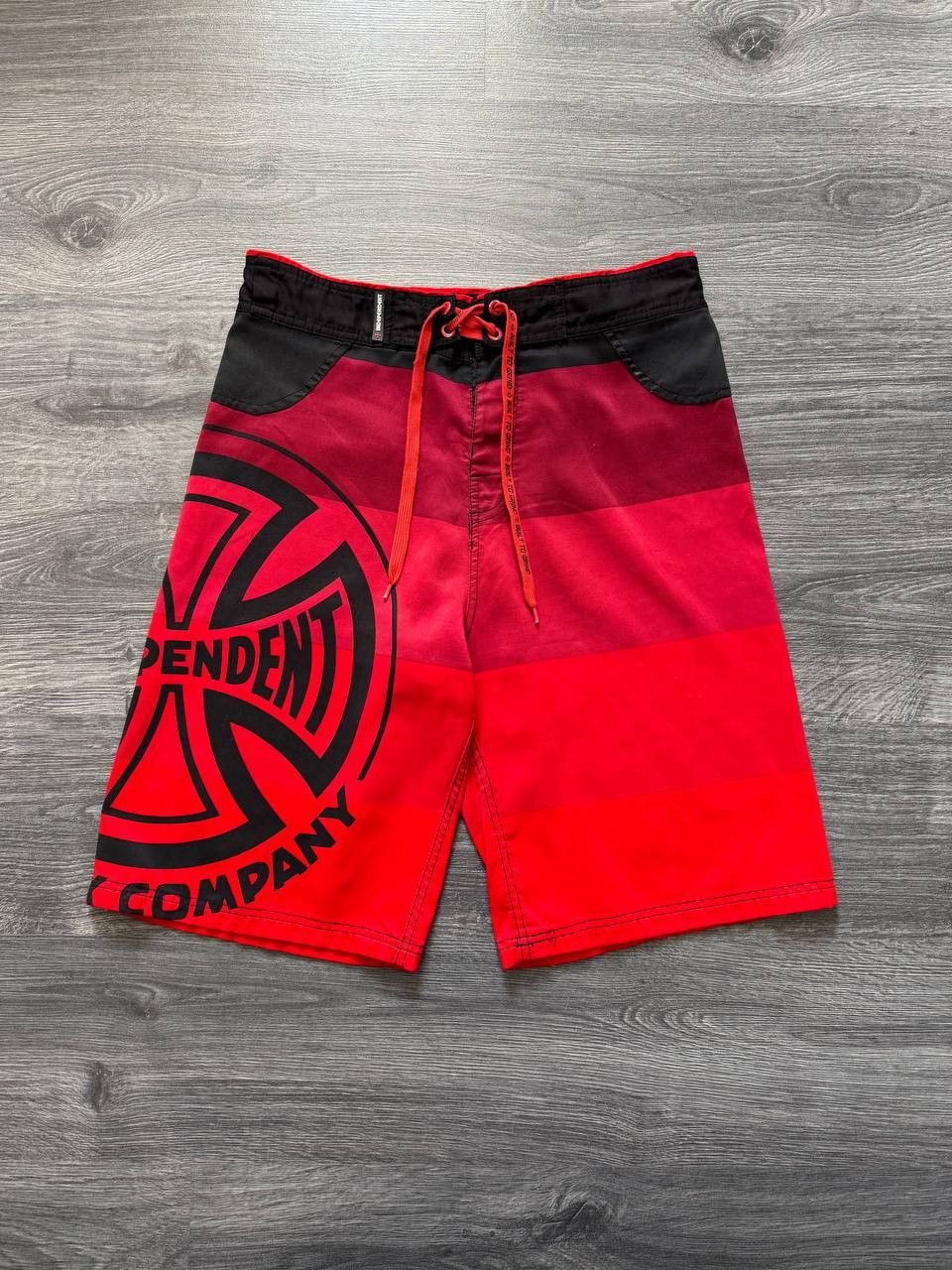 Independent Truck Co. Independent y2k nylon surf shorts Size US 32 / EU 48 - 1 Thumbnail