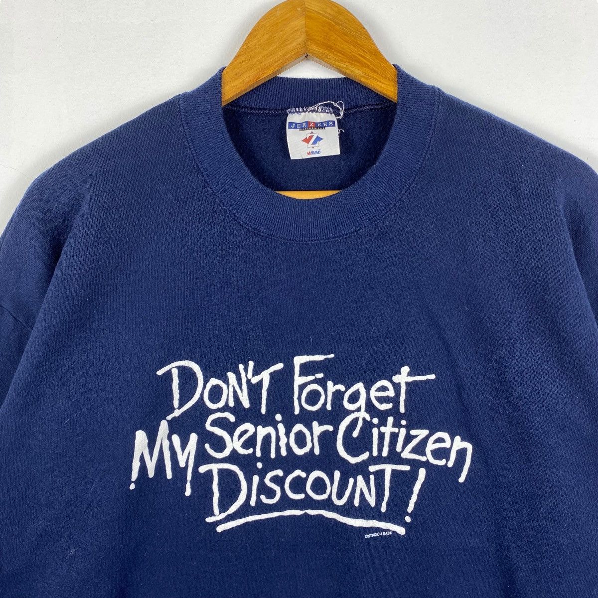 Vintage Vintage 00's Don't Forget My Senior Citizen Discount Wording Size US L / EU 52-54 / 3 - 2 Thumbnail