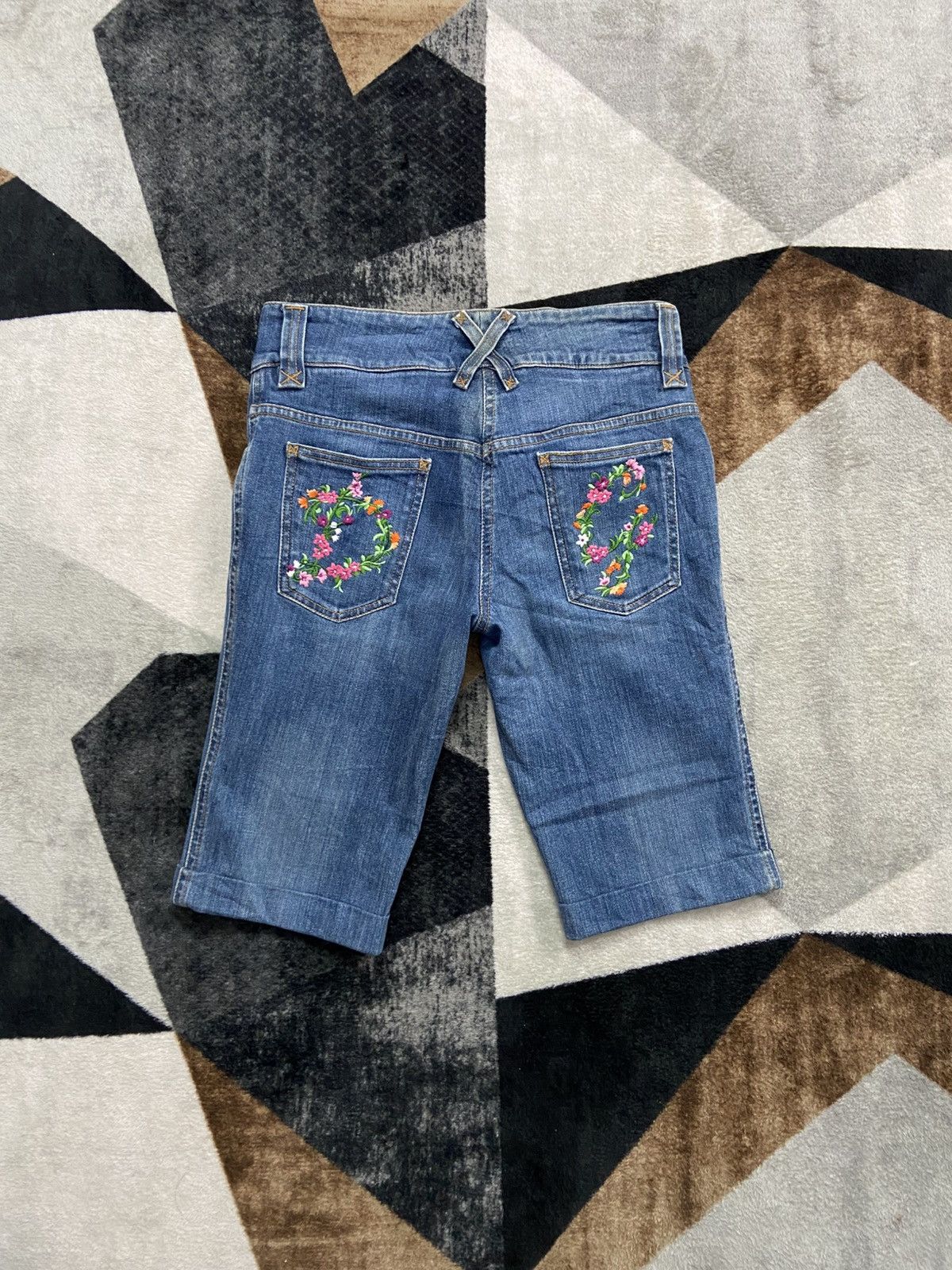 Dolce & Gabbana Dolce & Gabbana Embroidered Pocket Short Jeans Size 26" / US 2 / IT 38 - 1 Thumbnail