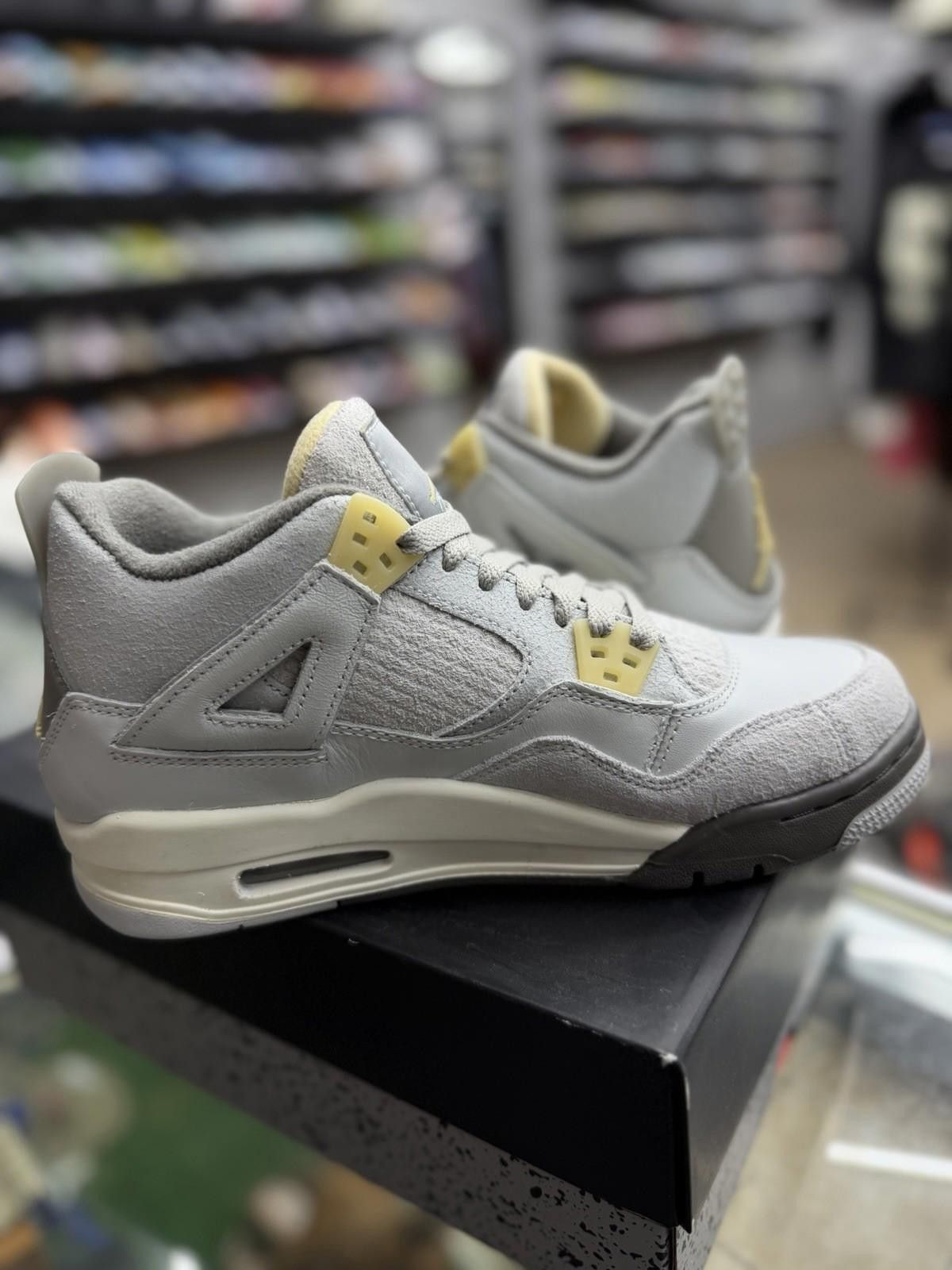 Jordan Brand Air Jordan 4 Retro SE Craft Photon Dust (GS) 6.5Y Size US 6.5 / EU 39-40 - 5 Thumbnail