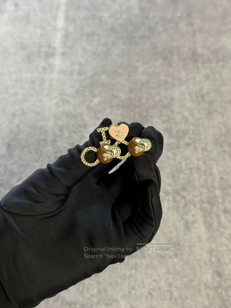 Chanel Chanel Coconut Design Brooch. Size ONE SIZE - 1 Thumbnail