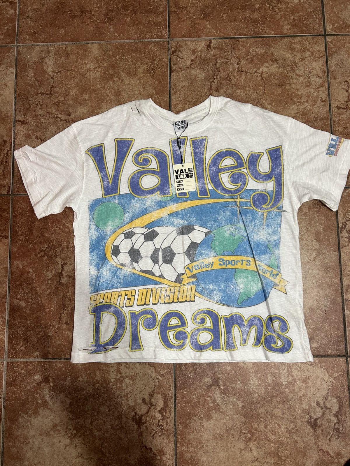 Vale Vale soccer distressed tee brand new size Large Size US L / EU 52-54 / 3 - 1 Thumbnail