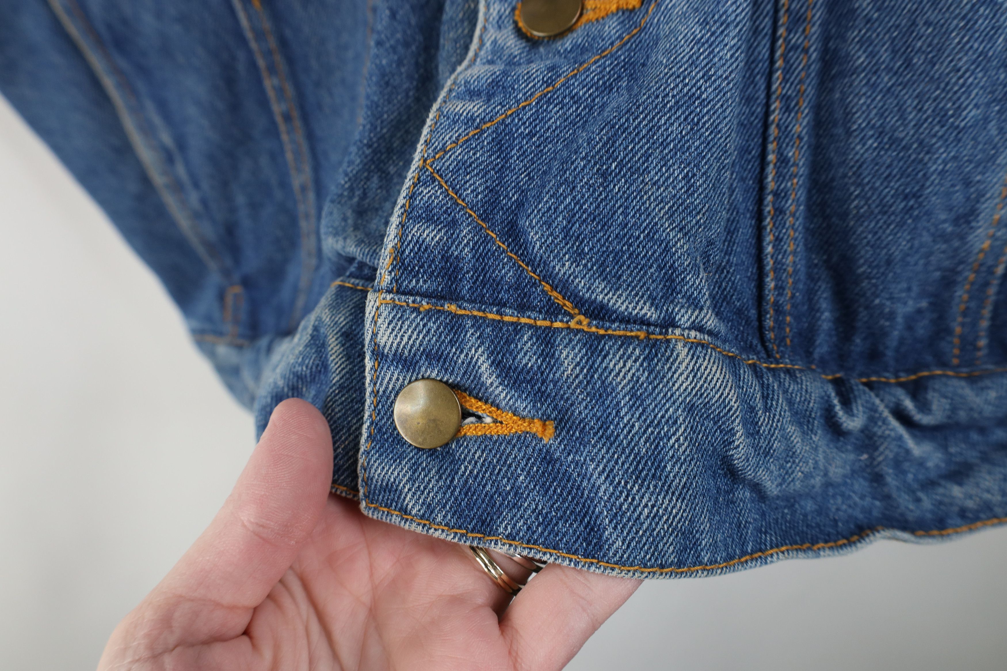 Vintage Vintage 90s Looney Tunes Hooded Denim Trucker Vest Jacket Size US M / EU 48-50 / 2 - 6 Thumbnail