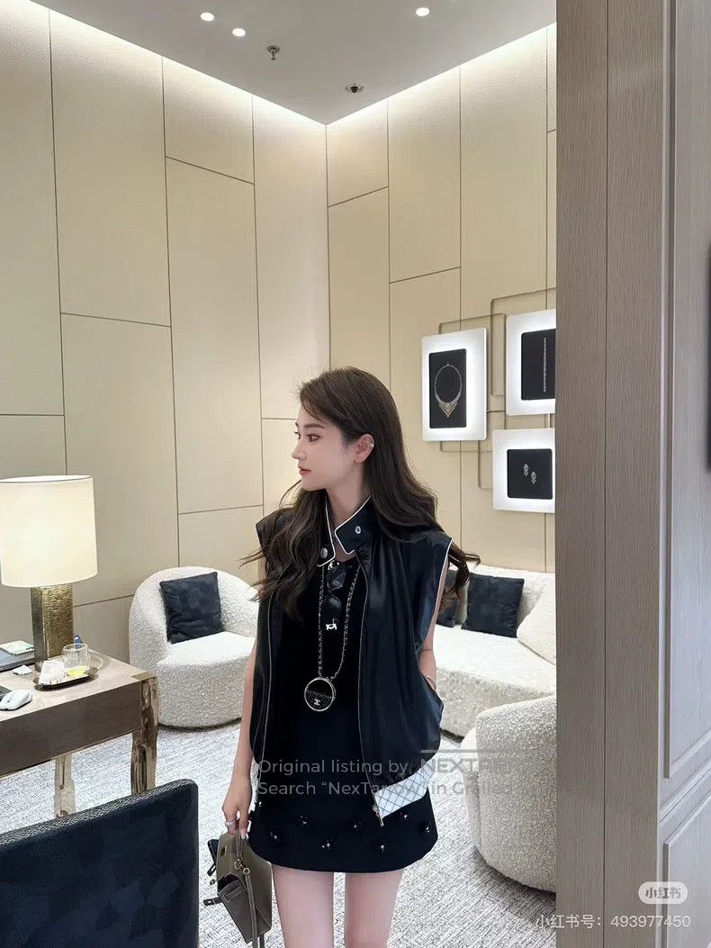 Chanel Chanel 23C black and white colour-blocked calfskin vest ja Size S / US 4 / IT 40 - 9 Thumbnail