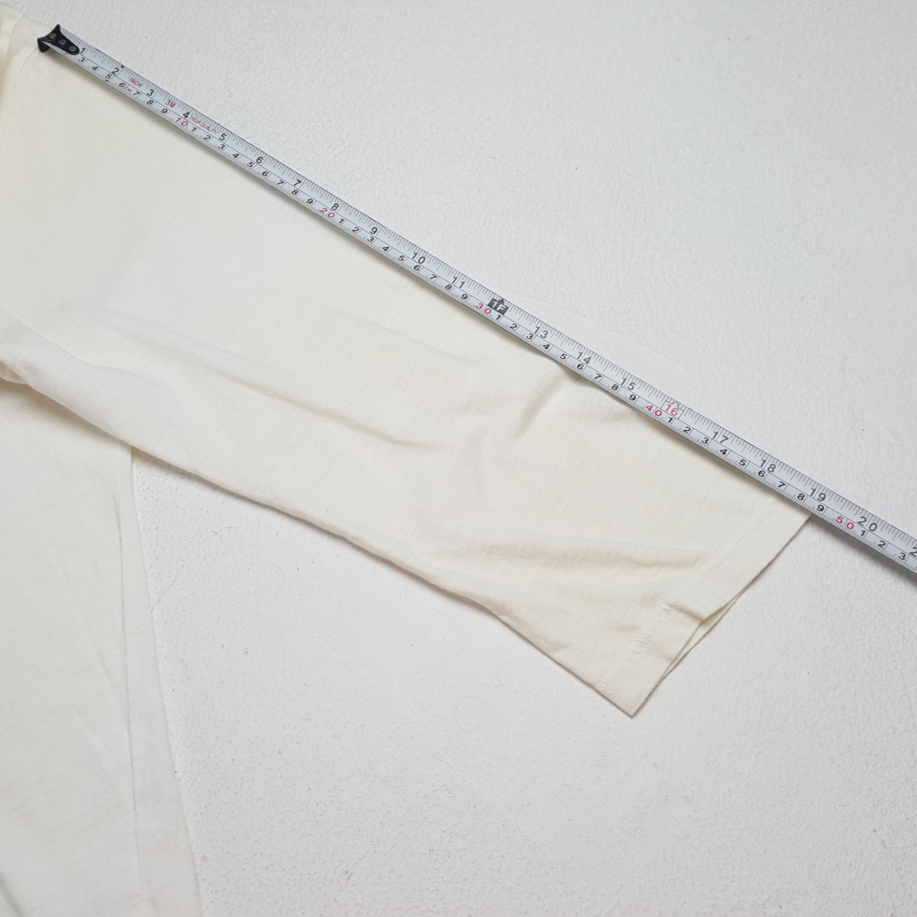 Undercover × Uniqlo UNIQLO UNDERCOVER Japanese Brand Center Design Tshirt Size US L / EU 52-54 / 3 - 6 Thumbnail