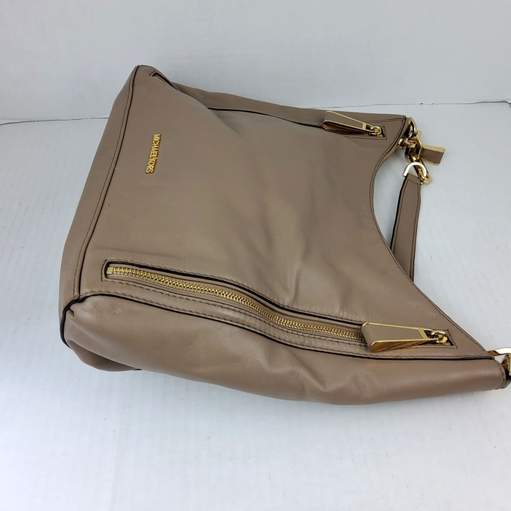 Michael Kors Michael Kors Leather Shoulder Bag Purse MK Triple Zip Leather Taupe Women Size ONE SIZE - 6 Thumbnail