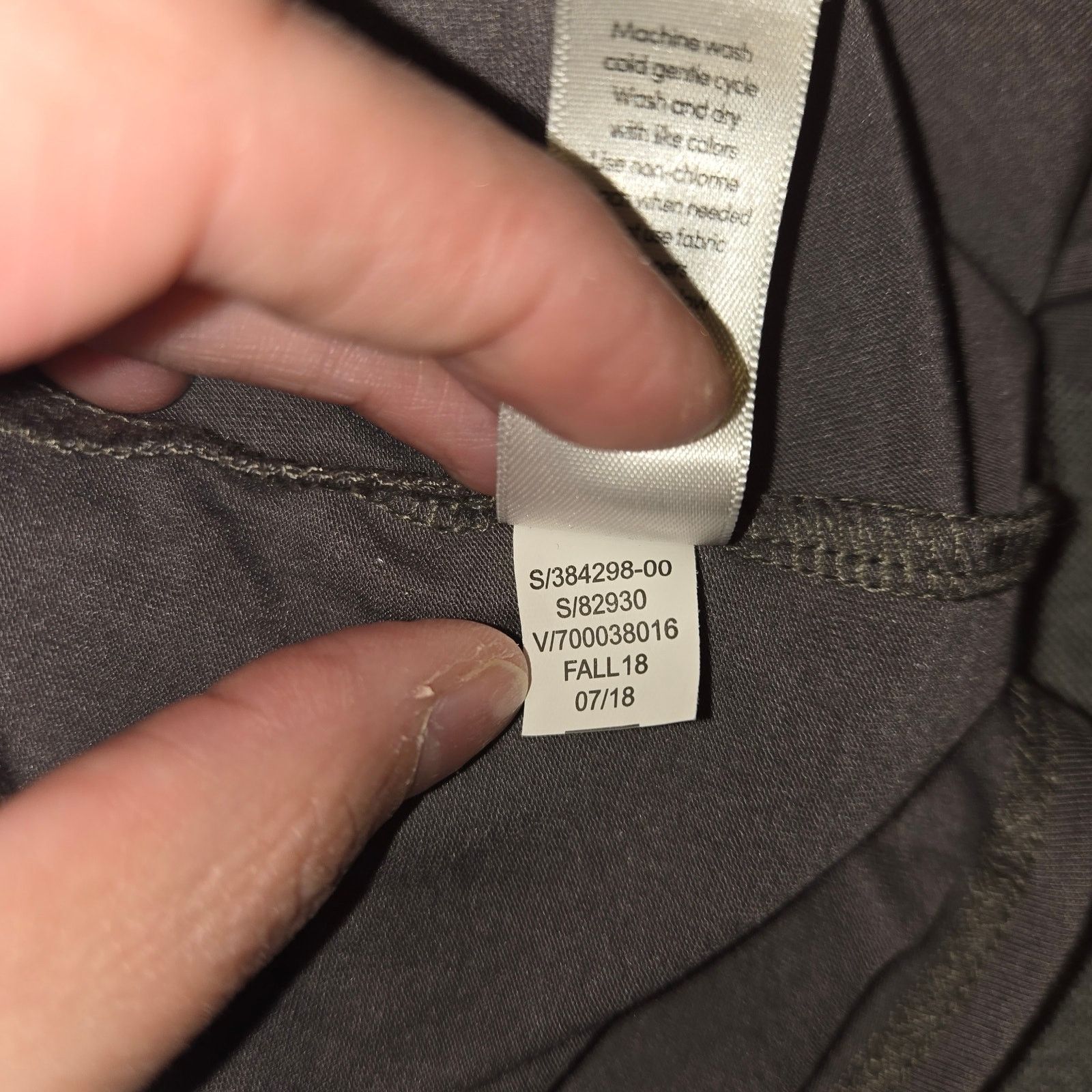 Athleta Athleta Essence Semi-Fit long sleeve shirt top Size M Gray Size M / US 6-8 / IT 42-44 - 4 Thumbnail