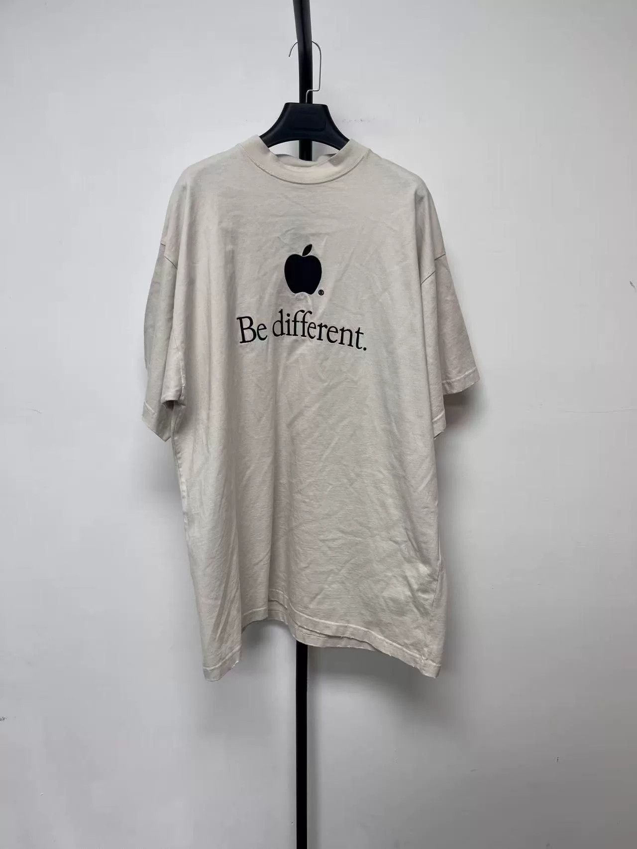 Balenciaga balenciaga be different logo t-shirt Size US M / EU 48-50 / 2 - 1 Thumbnail