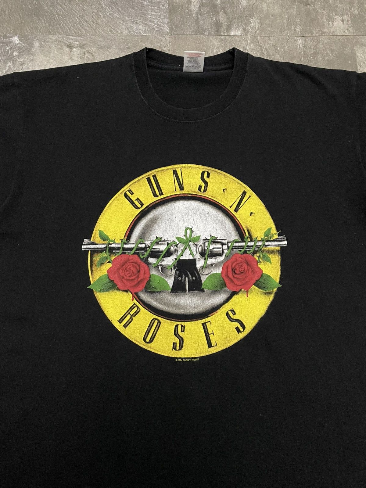 Band Tees Guns N Roses Vintage 2004 T Shirt Size US XL / EU 56 / 4 - 2 Thumbnail