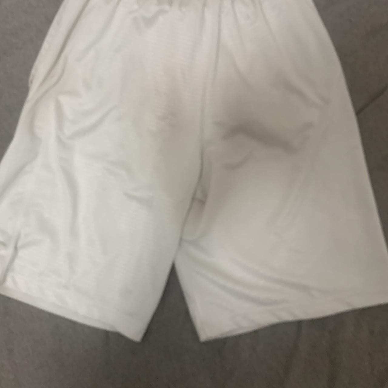 Nike White Nike shorts Size US 30 / EU 46 - 2 Thumbnail