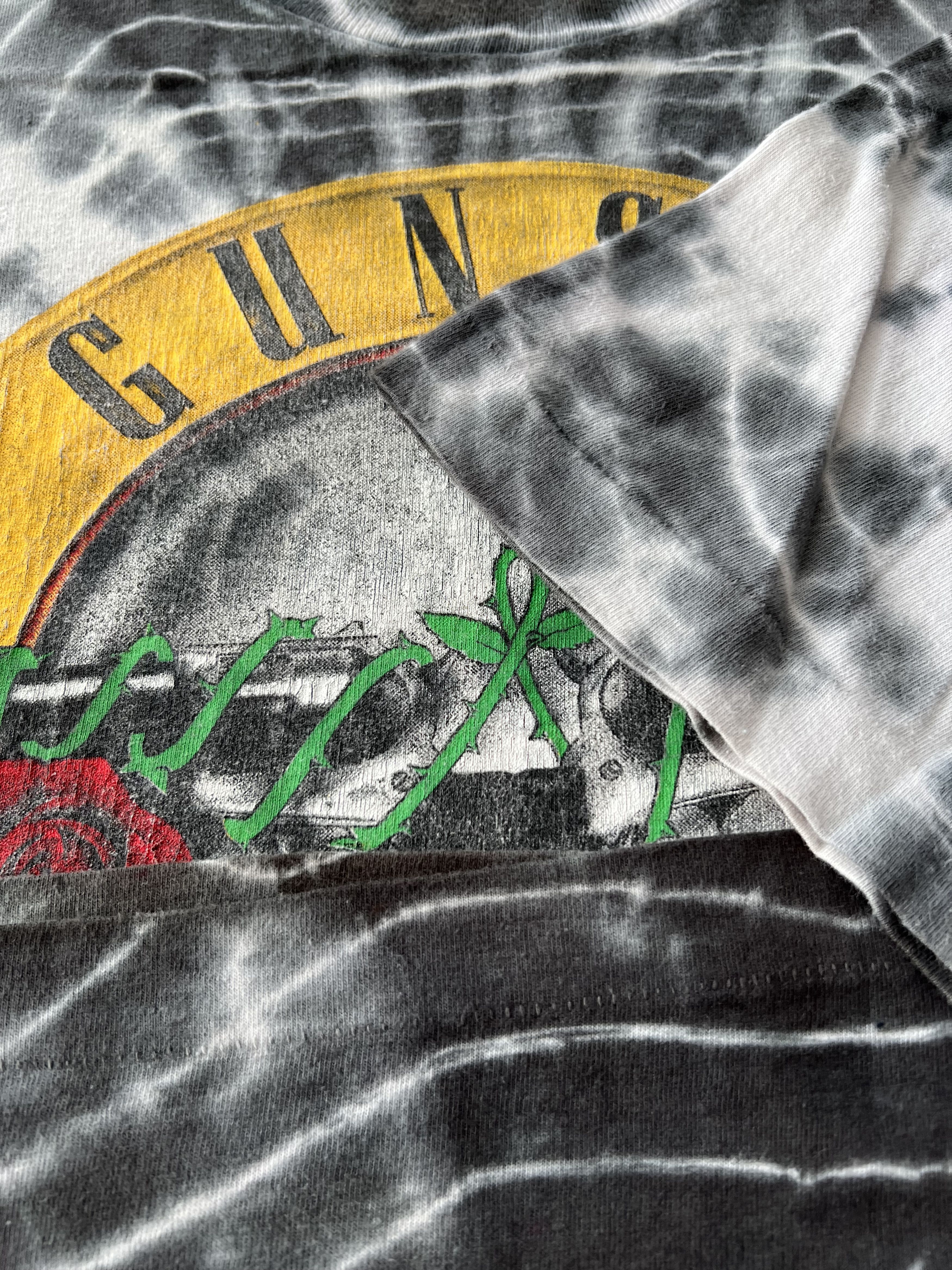 Band Tees Vintage 1987 Guns N Roses Symmetria Tie Dye T-shirt Size US L / EU 52-54 / 3 - 6 Thumbnail