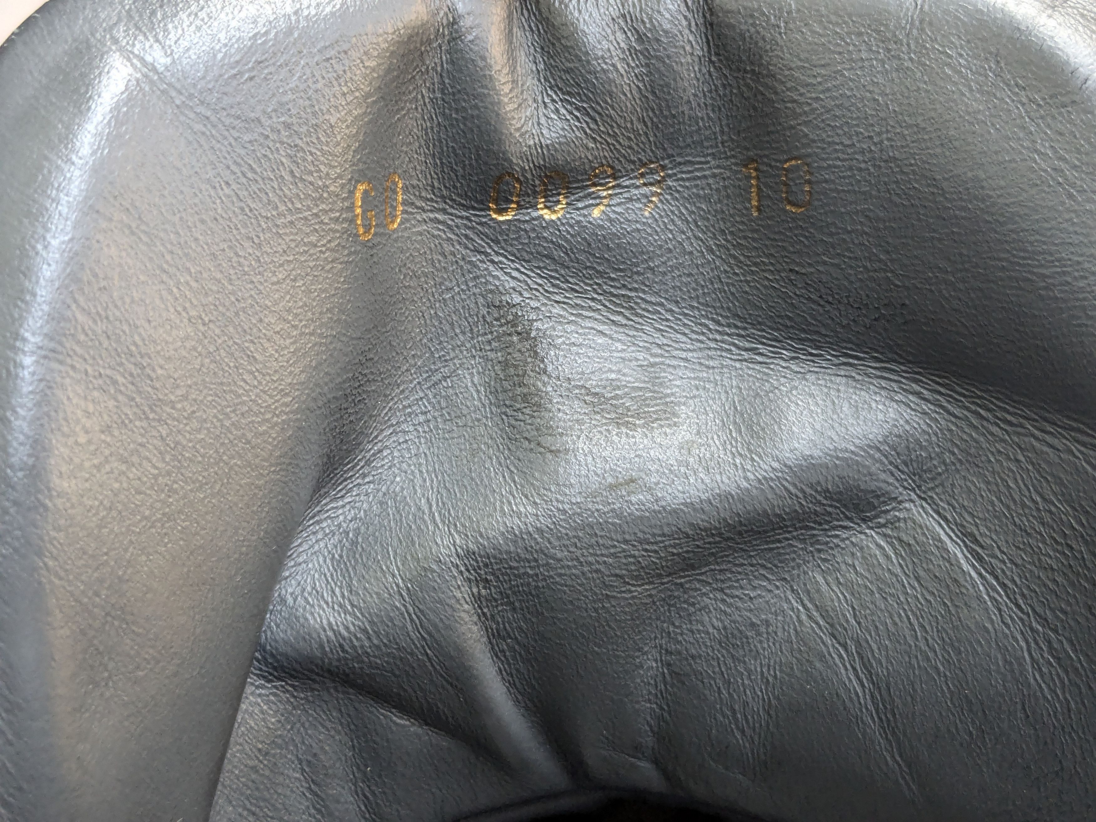 Kanye West × Louis Vuitton Louis Vuitton Dons Kanye West Gray Leather Low Tops 11 Size US 11 / EU 44 - 7 Thumbnail