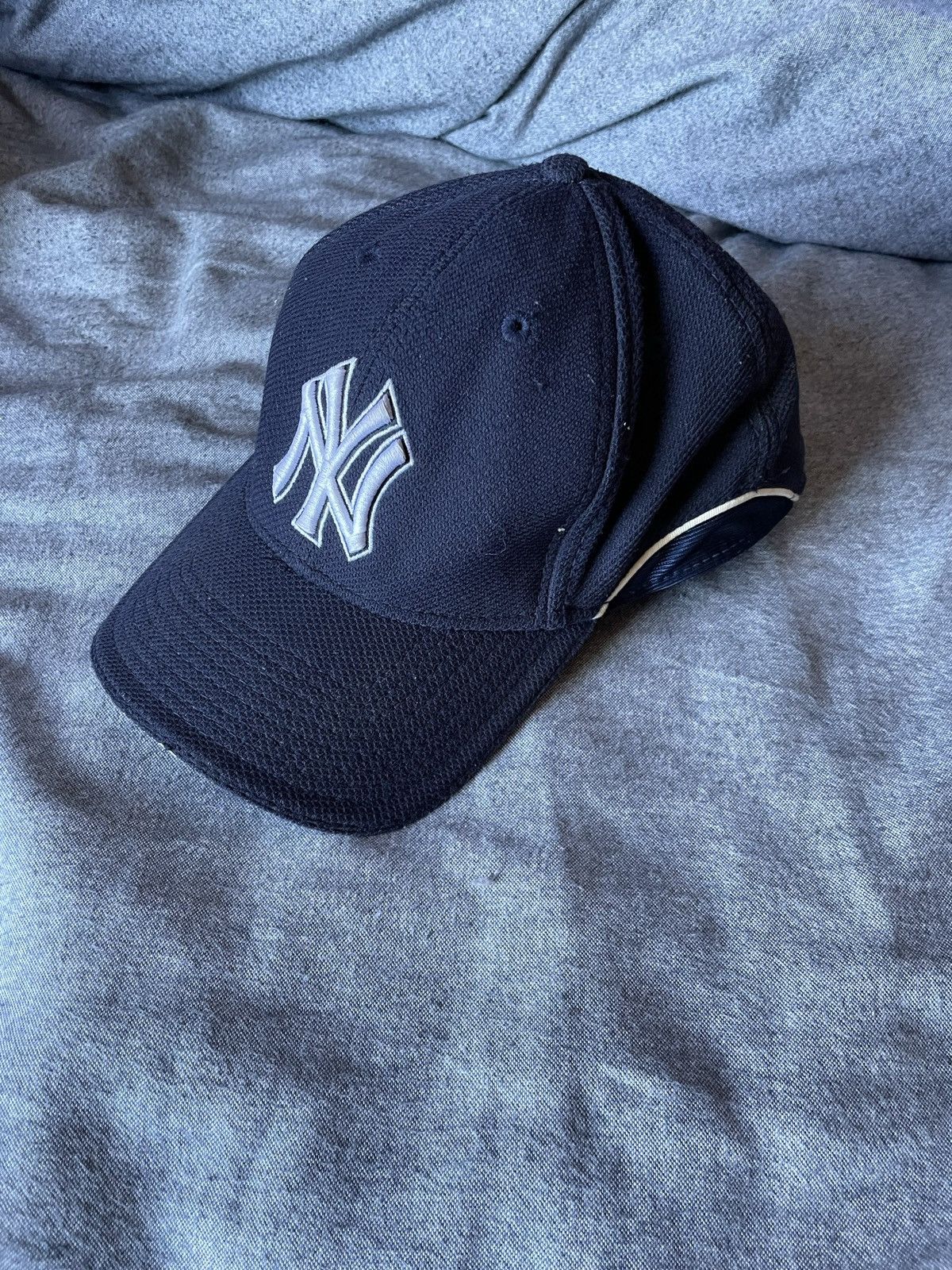 MLB × New Era New York Yankees BP 59FIFTY Men's Fitted Hat Navy S/M Size ONE SIZE - 2 Thumbnail