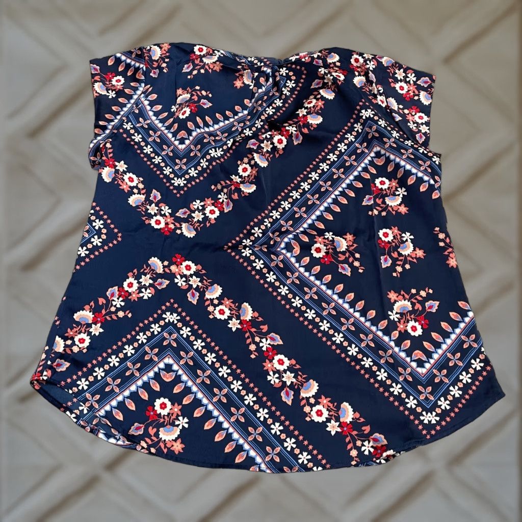 Liz Claiborne Liz Claiborne Satin Blouse Womens Petite Medium Navy Blue Floral V-Neck Casual Size M / US 6-8 / IT 42-44 - 1 Thumbnail