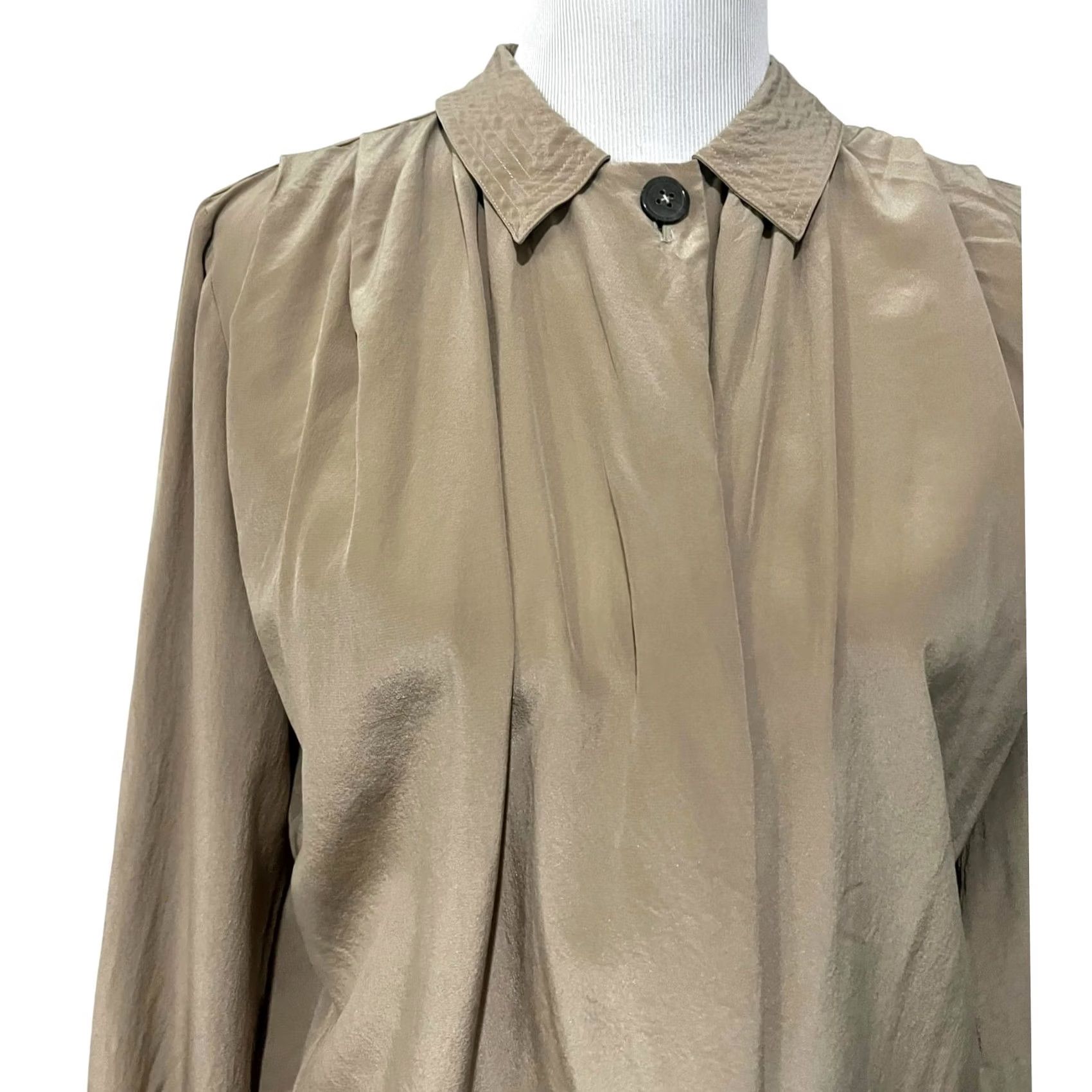 Neiman Marcus VINTAGE Neiman Marcus Silk Blouse Shirt Women Tan Pleated Shoulders 10 Womens Size L / US 10 / IT 46 - 2 Thumbnail