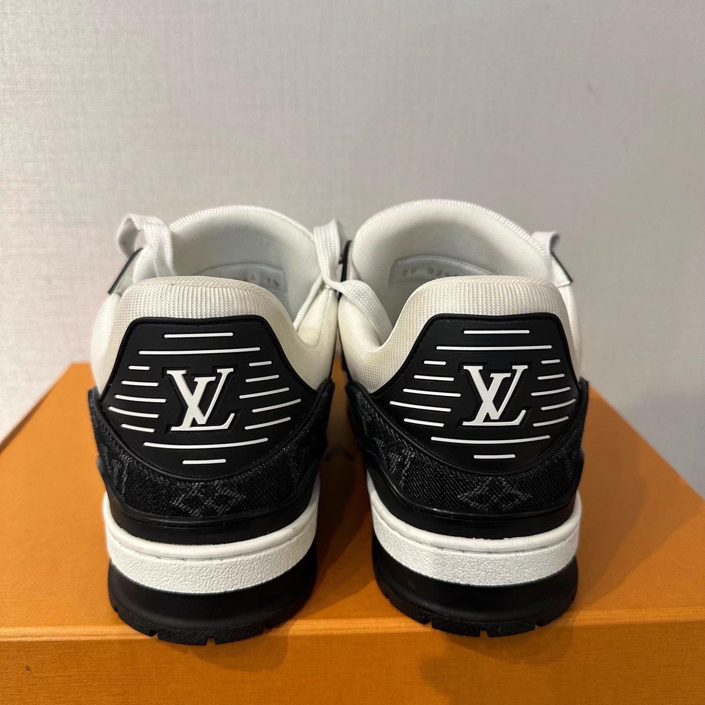 Louis Vuitton Louis Vuitton Black-White Denim Trainer 41.5 99 Size US 8.5 / EU 41-42 - 3 Thumbnail