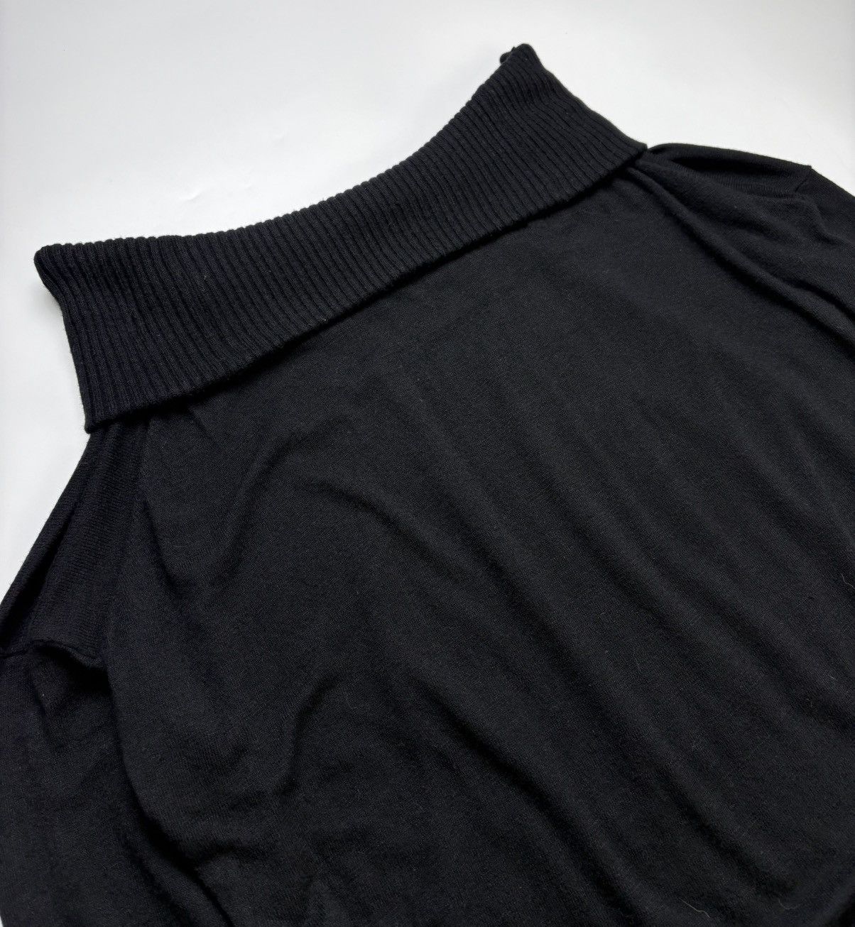 Alexander McQueen Archive Alexander Mcqueen Cashmere Off Shoulder Knitwear Size S / US 4 / IT 40 - 2 Thumbnail
