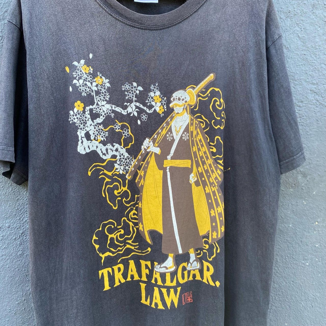Anime Thrashed Faded Distressed Trafalgar Law One Piece Anima Tee Size US XXL / EU 58 / 5 - 2 Thumbnail