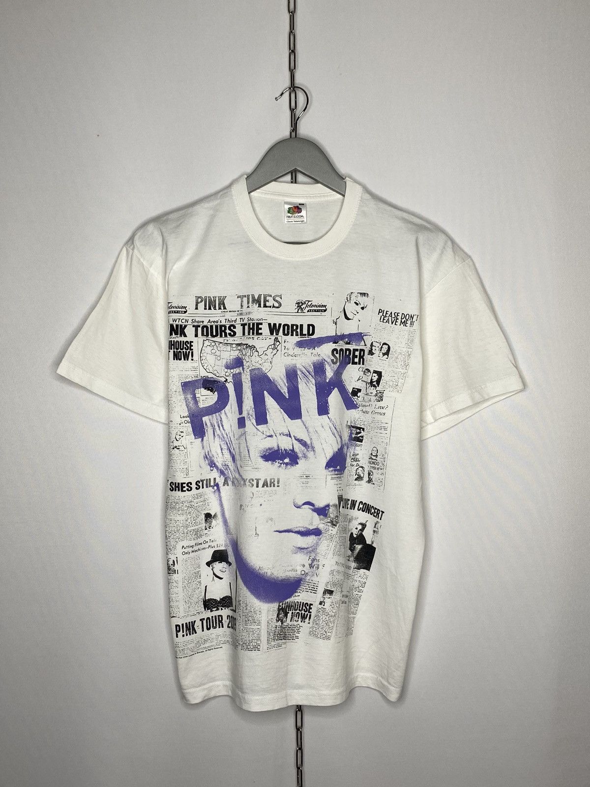 Band Tees 🎶Vintage Pink Tour 2009 T-Shirt Tee Y2K Rare🎶 Size US M / EU 48-50 / 2 - 1 Thumbnail