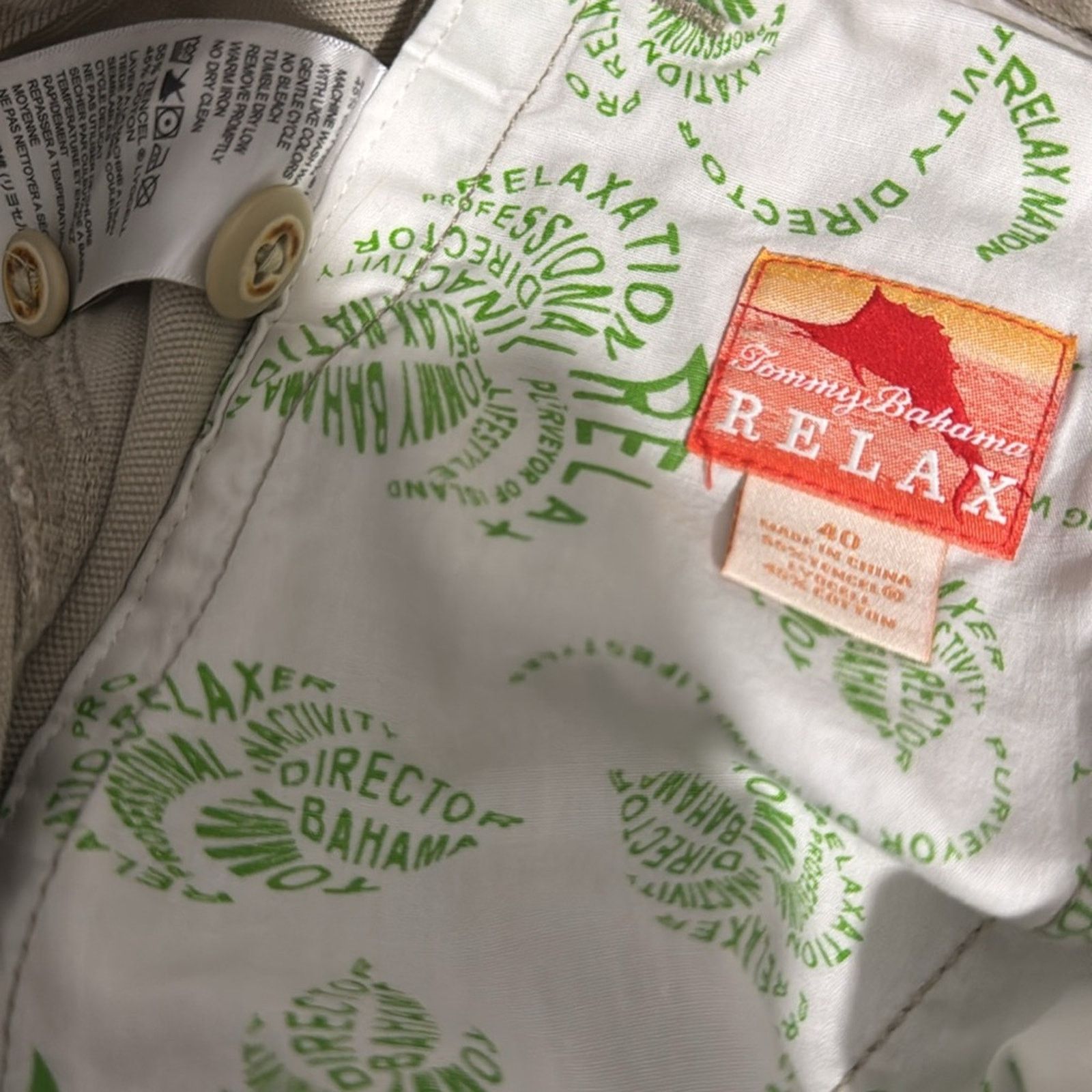 Tommy Bahama Tommy Bahama 9” Tan Flatfront Cargo Shorts Men’s Size 40 Size US 40 / EU 56 - 11 Thumbnail