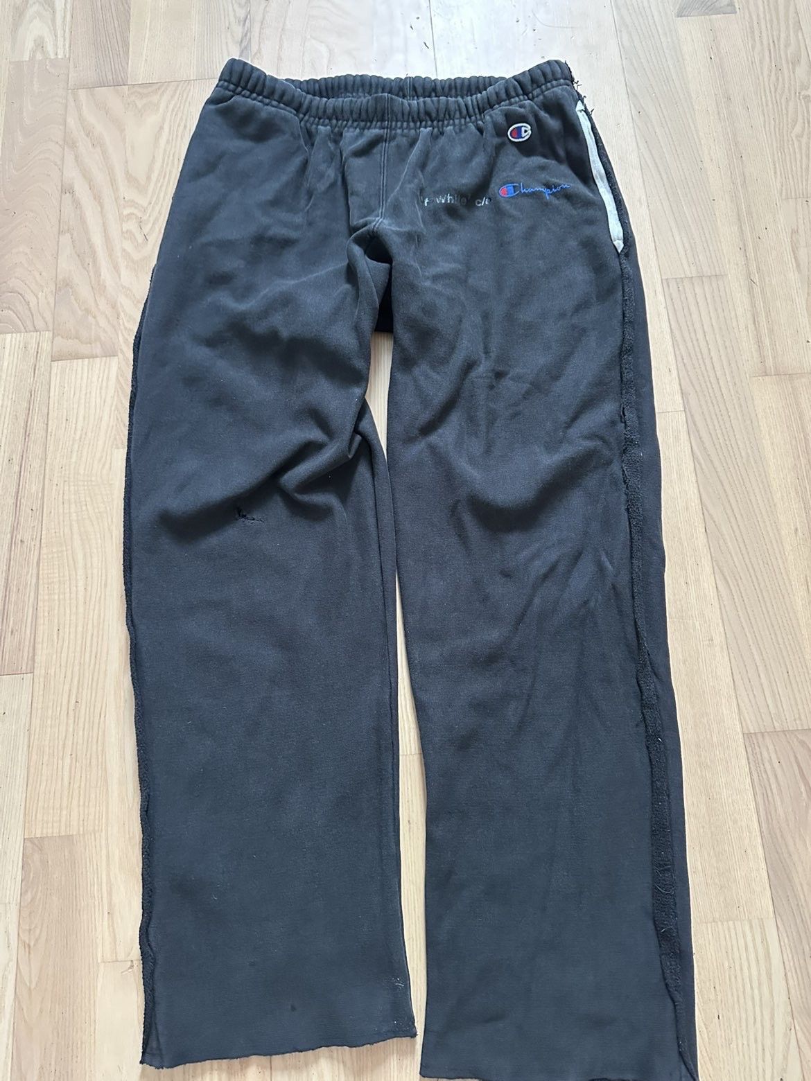 Off-White Off-White x Champion sweatpants Size US 29 - 1 Thumbnail
