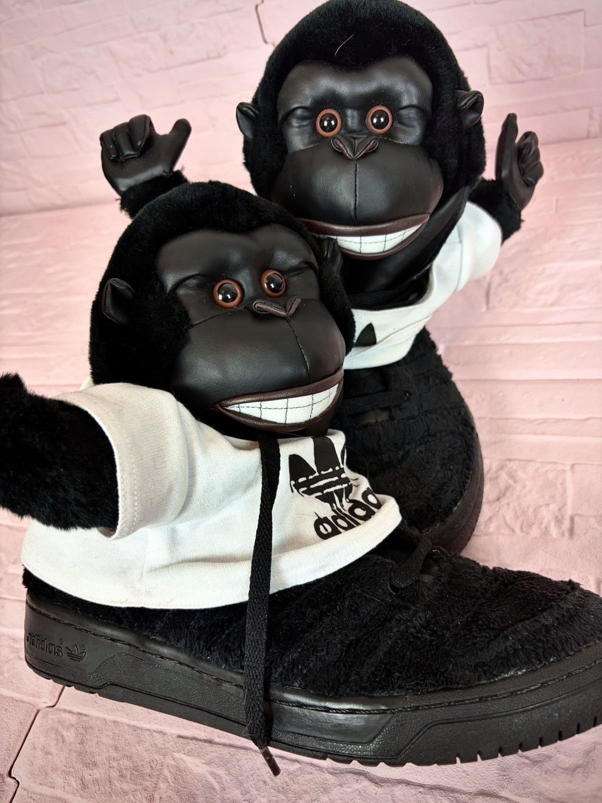 Adidas × Jeremy Scott Adidas x jeremy scott gorilla sneaker Size US 10.5 / EU 43-44 - 3 Thumbnail