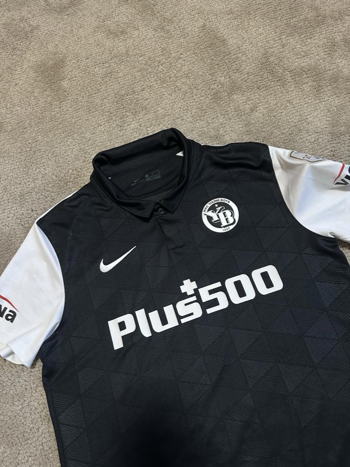 Nike YOUNG BOYS 2020 2021 THIRD FOOTBAL SHIRT SOCCER JERSEY NIKE Size ONE SIZE - 3 Thumbnail