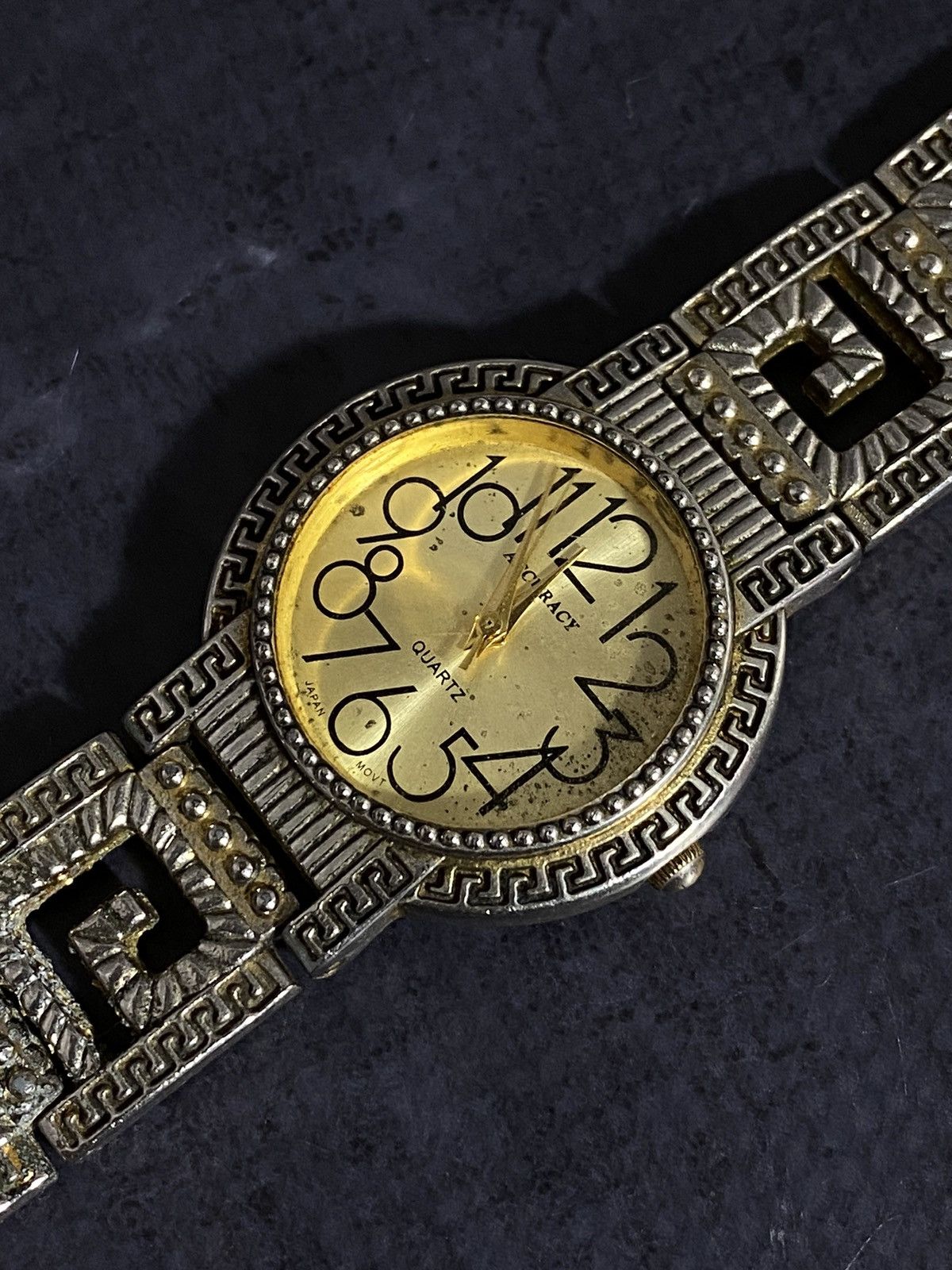 Vintage Vintage Quartz Watch with Ornate Bracelet Japanese Brand Size ONE SIZE - 2 Thumbnail