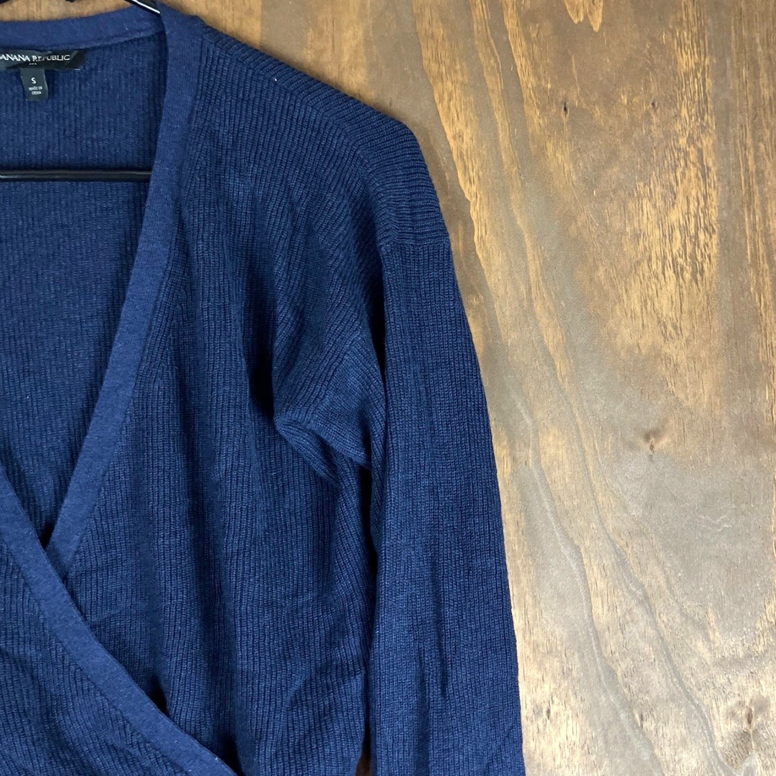 Banana Republic Banana Republic Womens Sweater Blue Ribbed VNeck Wrap Long Sleeve Cotton Blend S Womens V-Neck Pullover Knit Casual Workwear 90s? Size S / US 4 / IT 40 - 5 Thumbnail