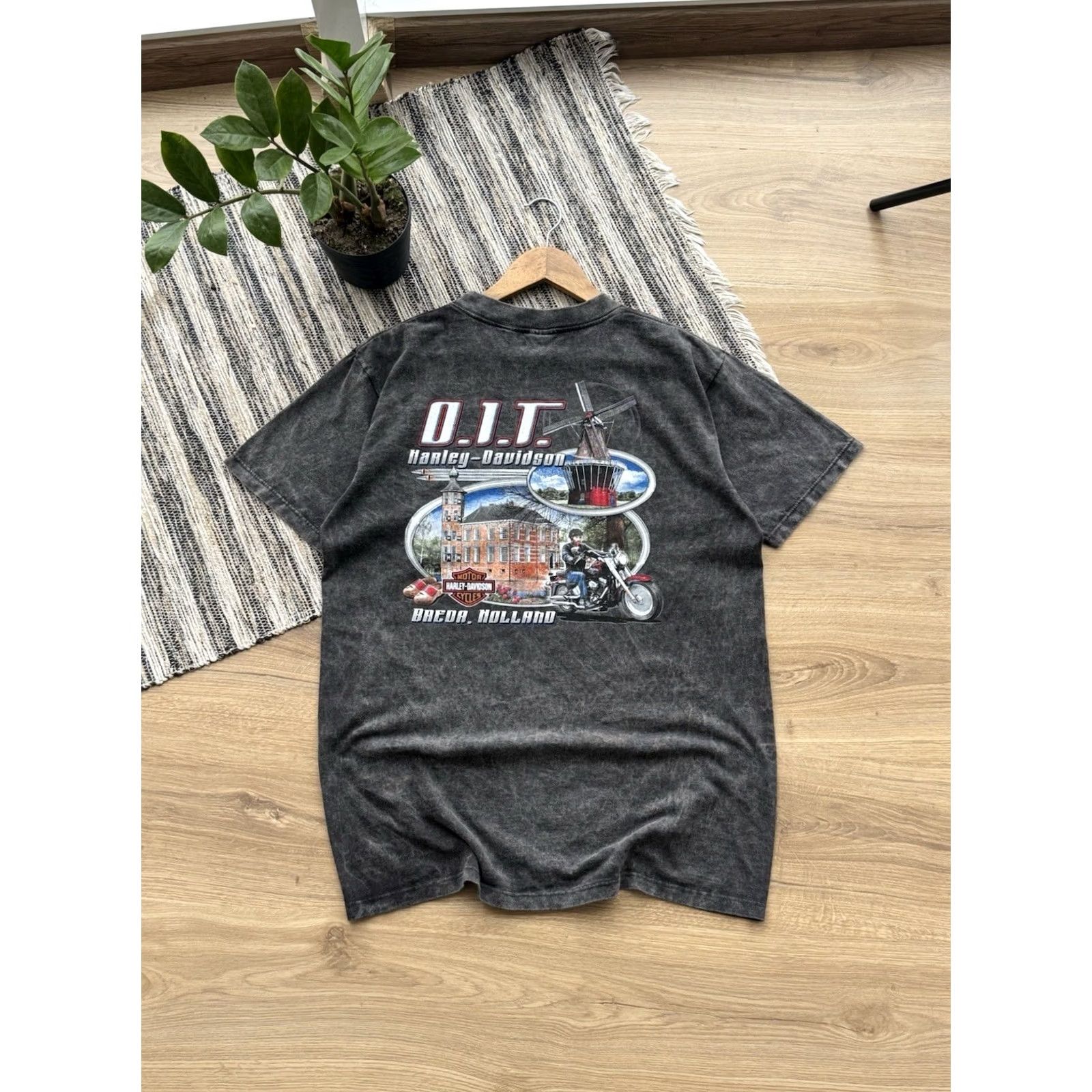 Harley Davidson VINTAGE Harley-Davidson T-Shirt Gray Size M Men Harley-Davidson 3d Emblem Biker USA Streetwear 80s 90s Cartoon Classic Size US M / EU 48-50 / 2 - 3 Thumbnail