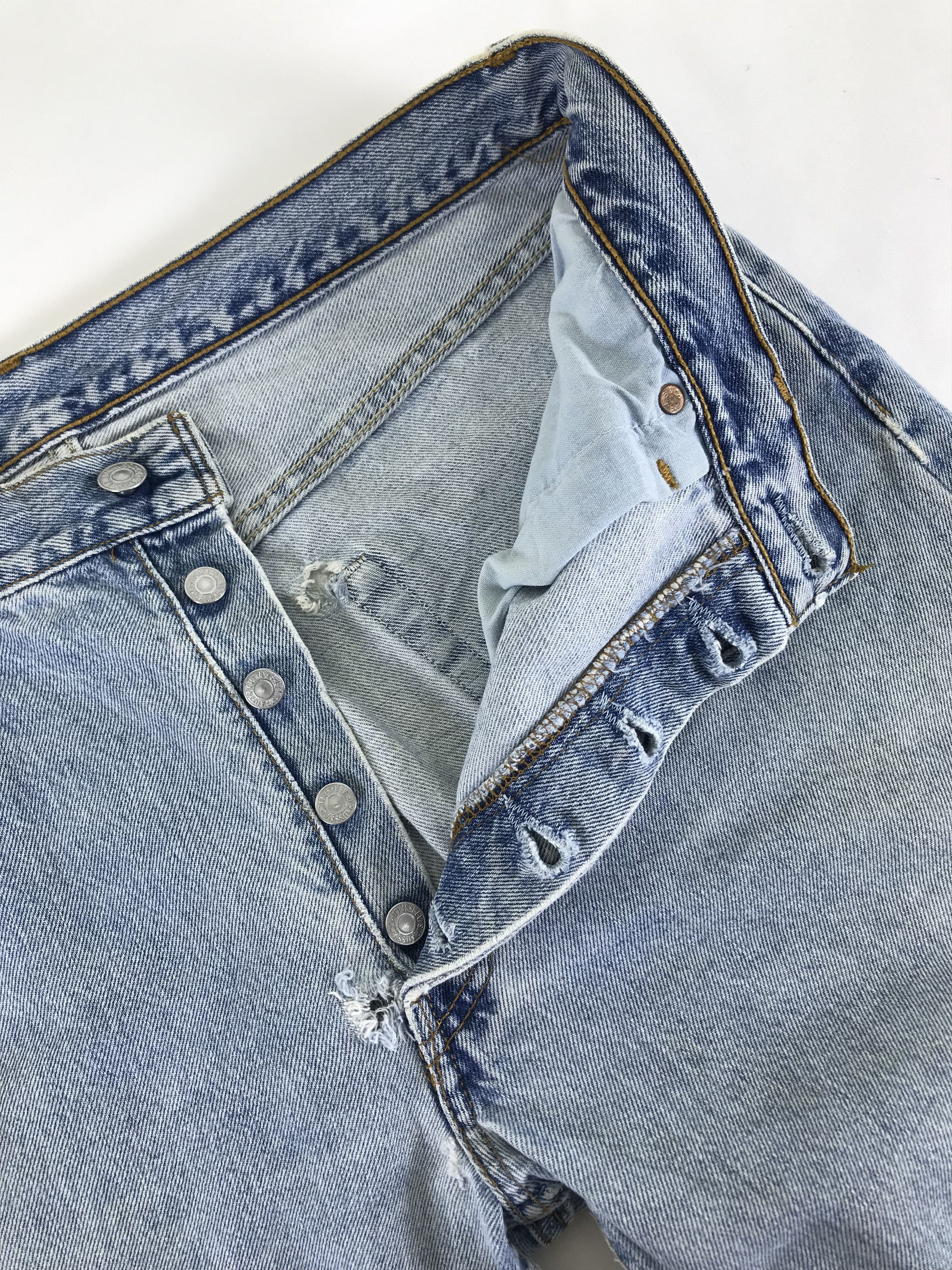 Levi's Vintage 90s Levi's 501 Light Wash Jeans Size US 34 / EU 50 - 9 Thumbnail