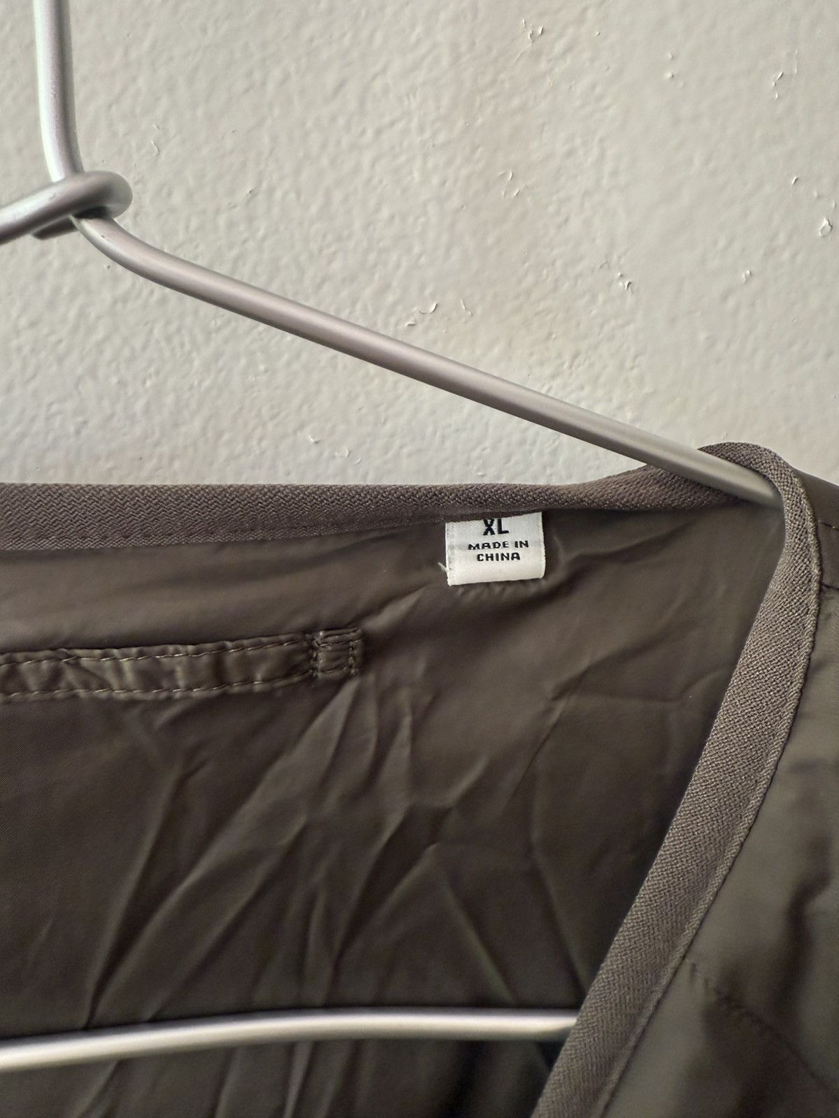 Uniqlo Uniqlo U Military Style Liner V-Neck Padded Light Down Size US XL / EU 56 / 4 - 3 Thumbnail