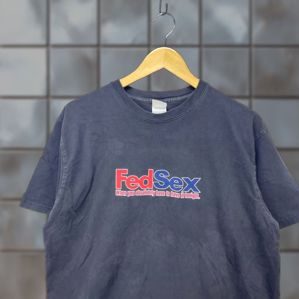 Vintage VINTAGE Fed Sex Sun Faded FedEx T Shirt XL Humor Funny Black Shirt Men XL Modern Y2K Sun FedEx Humor Size US XL / EU 56 / 4 - 1 Thumbnail