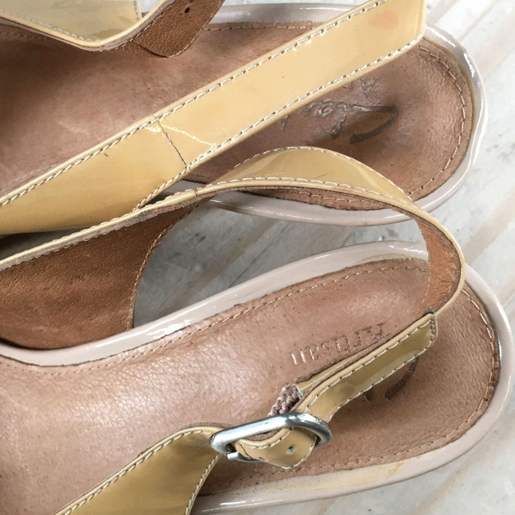 Clarks Clarks Artisan Sandals Womens 9 M Slingback Beige Leather Kitten Heels Peep Toe Size US 9 / IT 39 - 6 Thumbnail