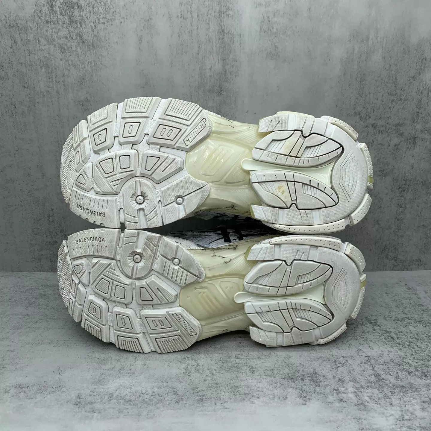 Balenciaga Balenciaga Runner White Graffiti Distressed 37 EU 98 New Size US 6.5 / IT 36.5 - 7 Thumbnail