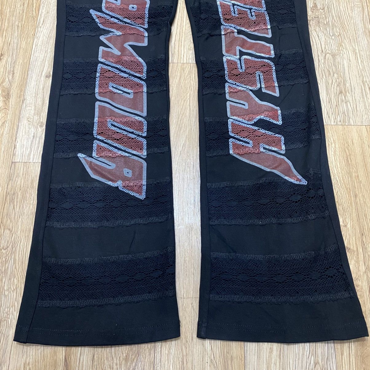 Hysteric Glamour 2000s Hysteric Glamour Logo Print Flared Sweats Pants Size 26" / US 2 / IT 38 - 8 Thumbnail