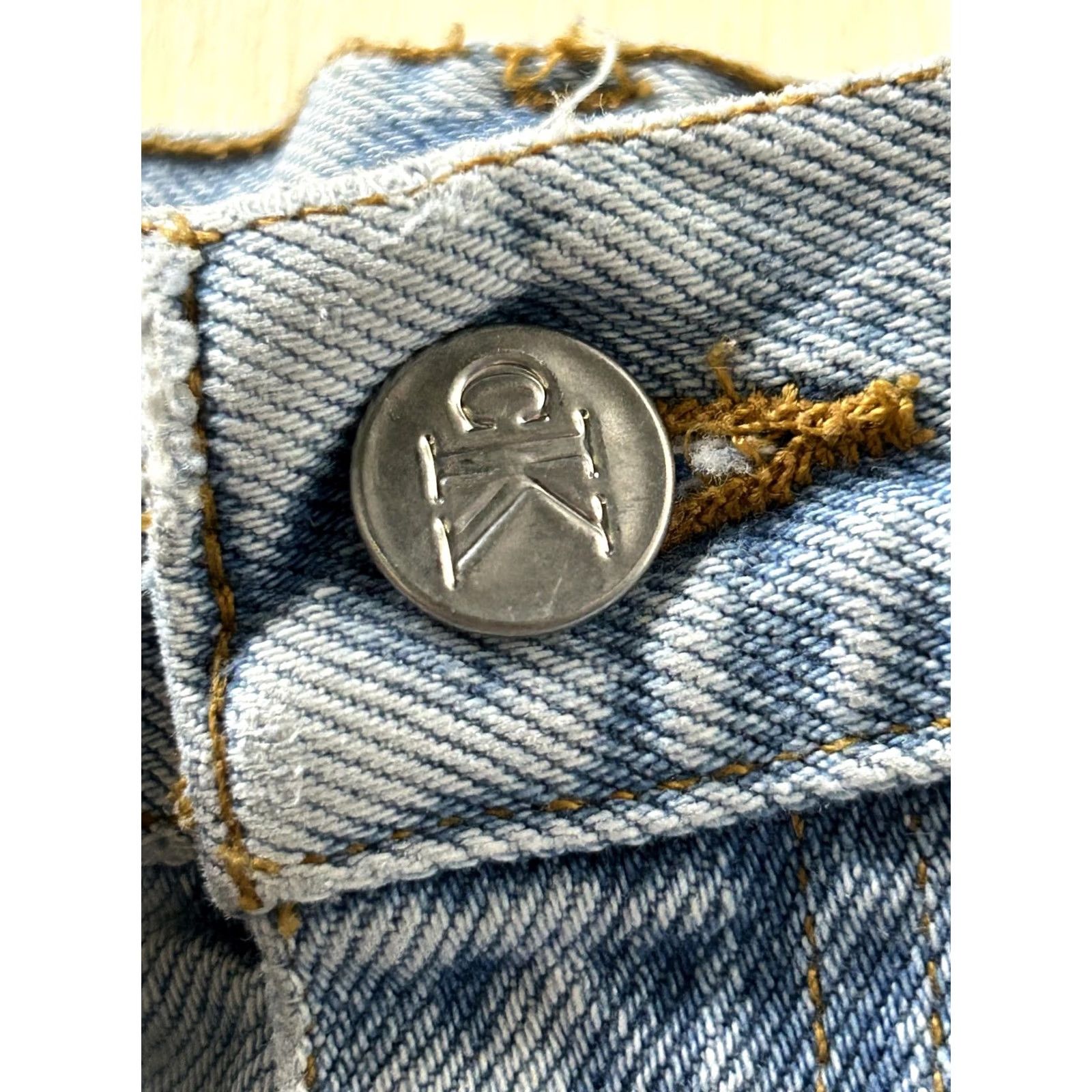 Calvin Klein Calvin Klein Jeans Womens 30x28 Light Wash Mid Rise Distressed Straight Leg Denim Jeans Mens? Size 30" / US 8 / IT 44 - 3 Thumbnail