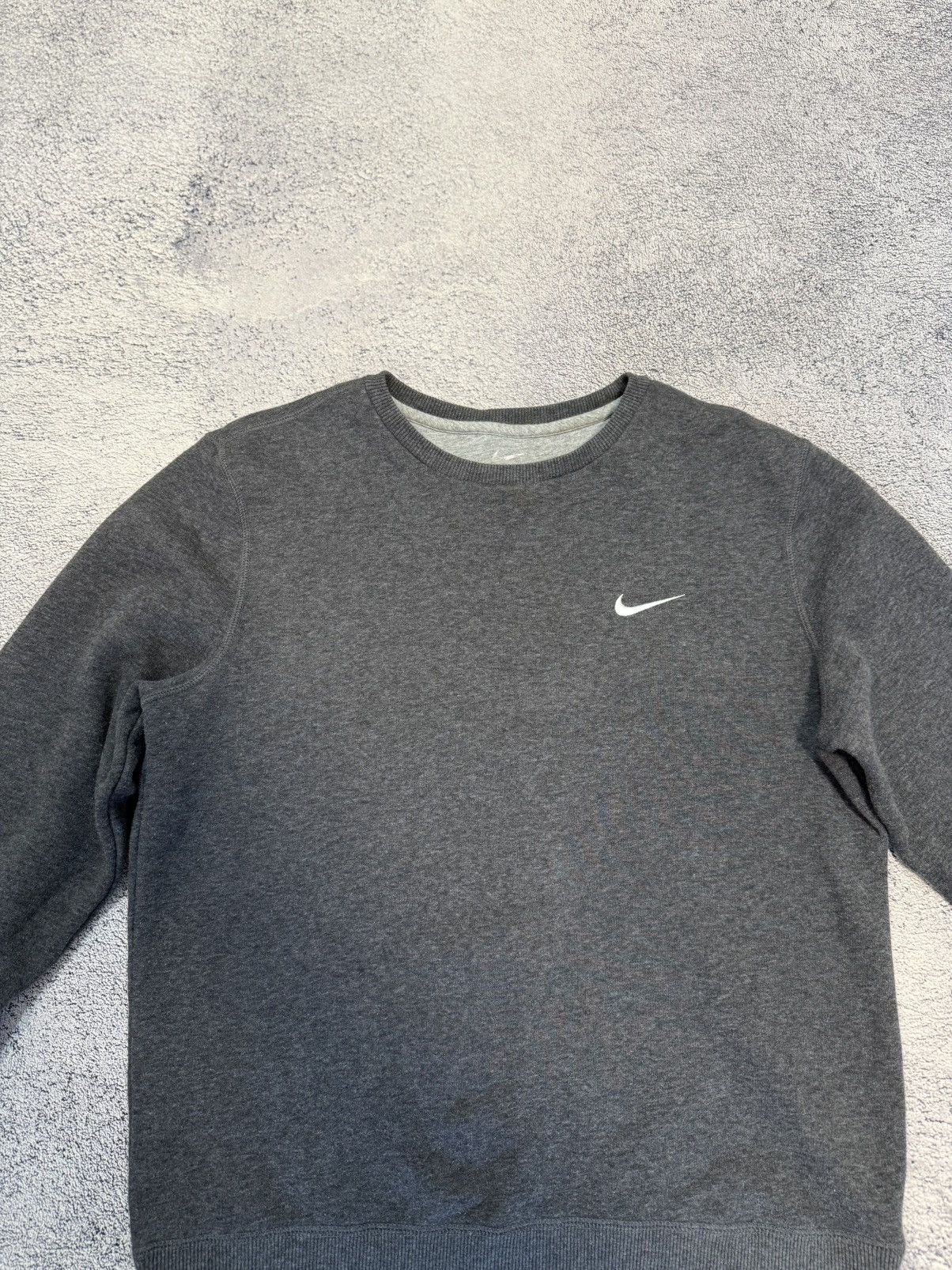 Nike Nike Men Grey Sweatshirt Swoosh Logo Crewneck Basic Pullover Size US M / EU 48-50 / 2 - 11 Thumbnail
