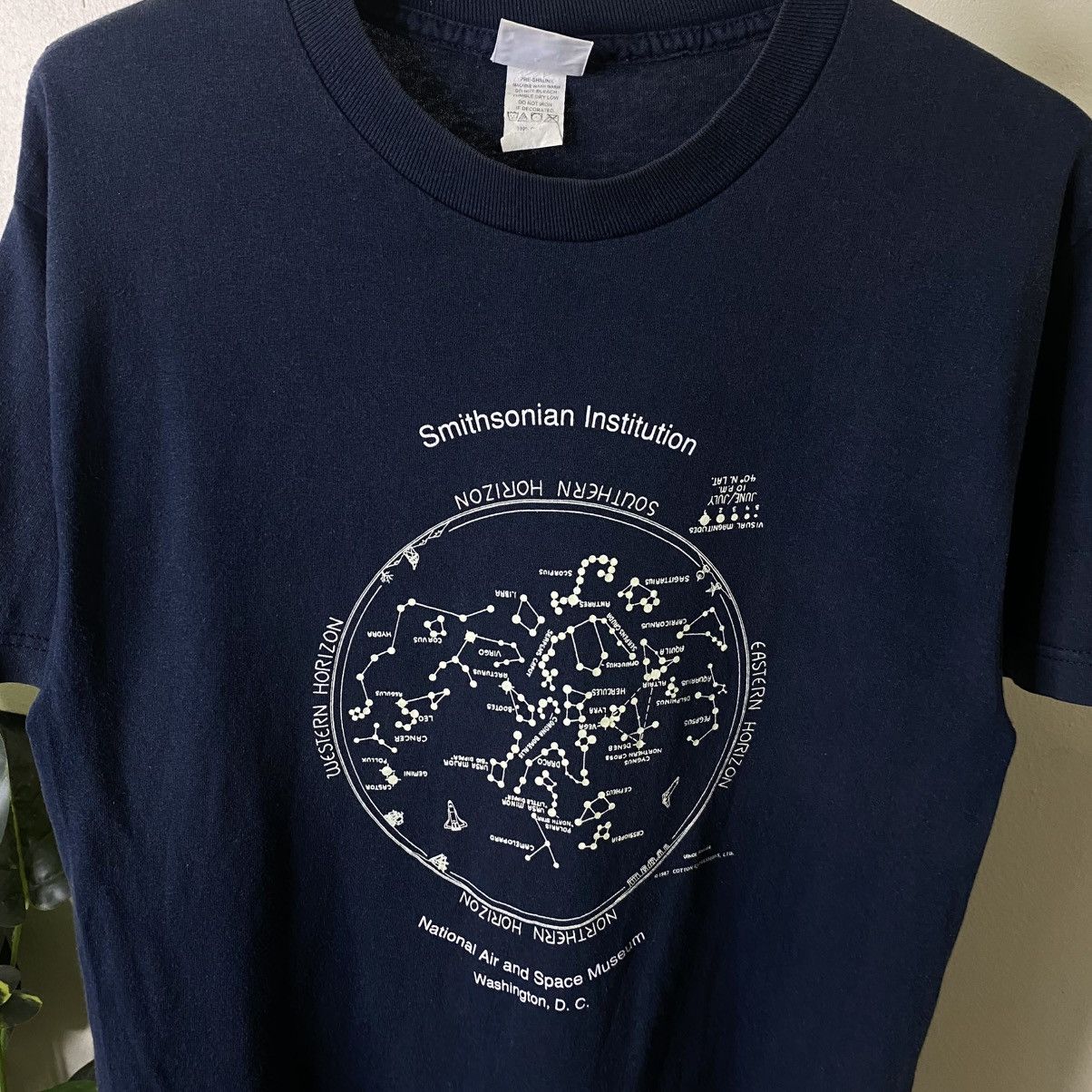 Vintage 1990s Smithsonian Institution National Air & Space Museum T Size US M / EU 48-50 / 2 - 2 Thumbnail