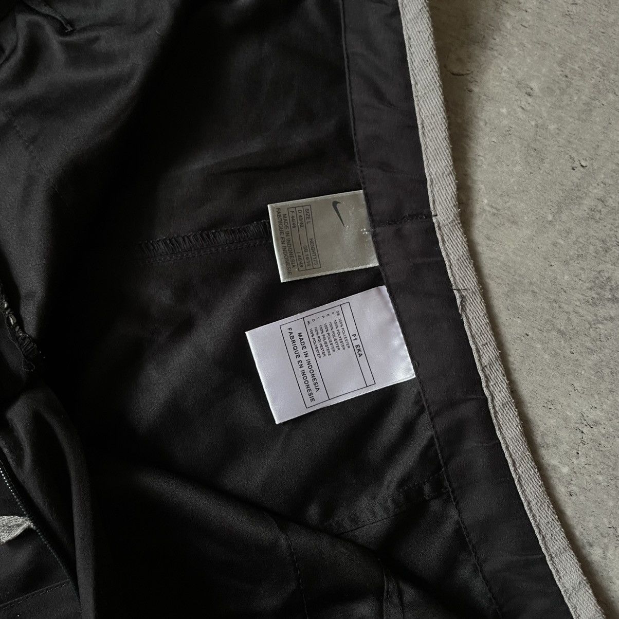 Nike Vintage 90s Nike Parachute Nylon Pants Size US 34 / EU 50 - 3 Thumbnail