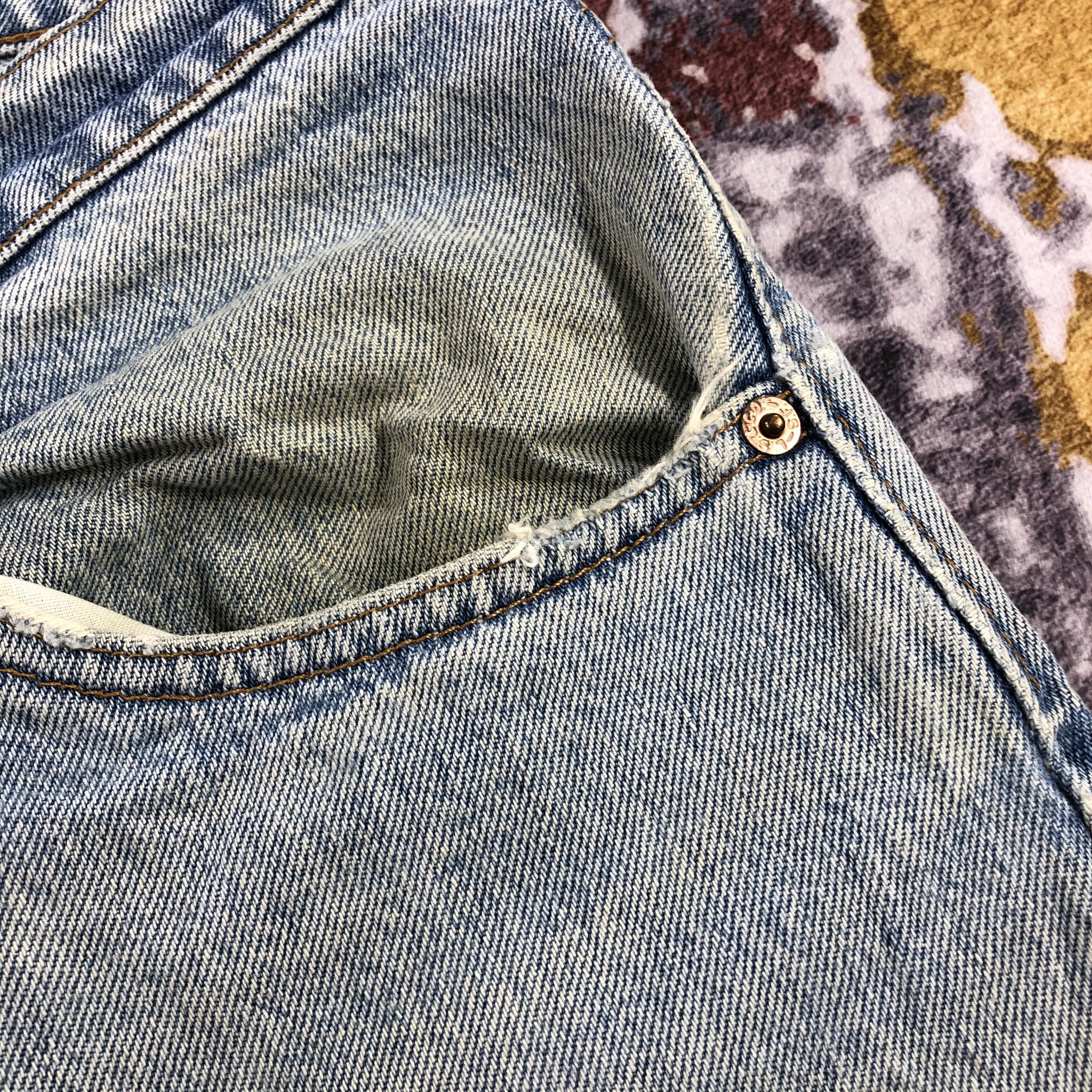 Levi's × Vintage 90s Vintage Light Wash Levis 560 Jeans-JM2312 Size US 35 - 14 Thumbnail