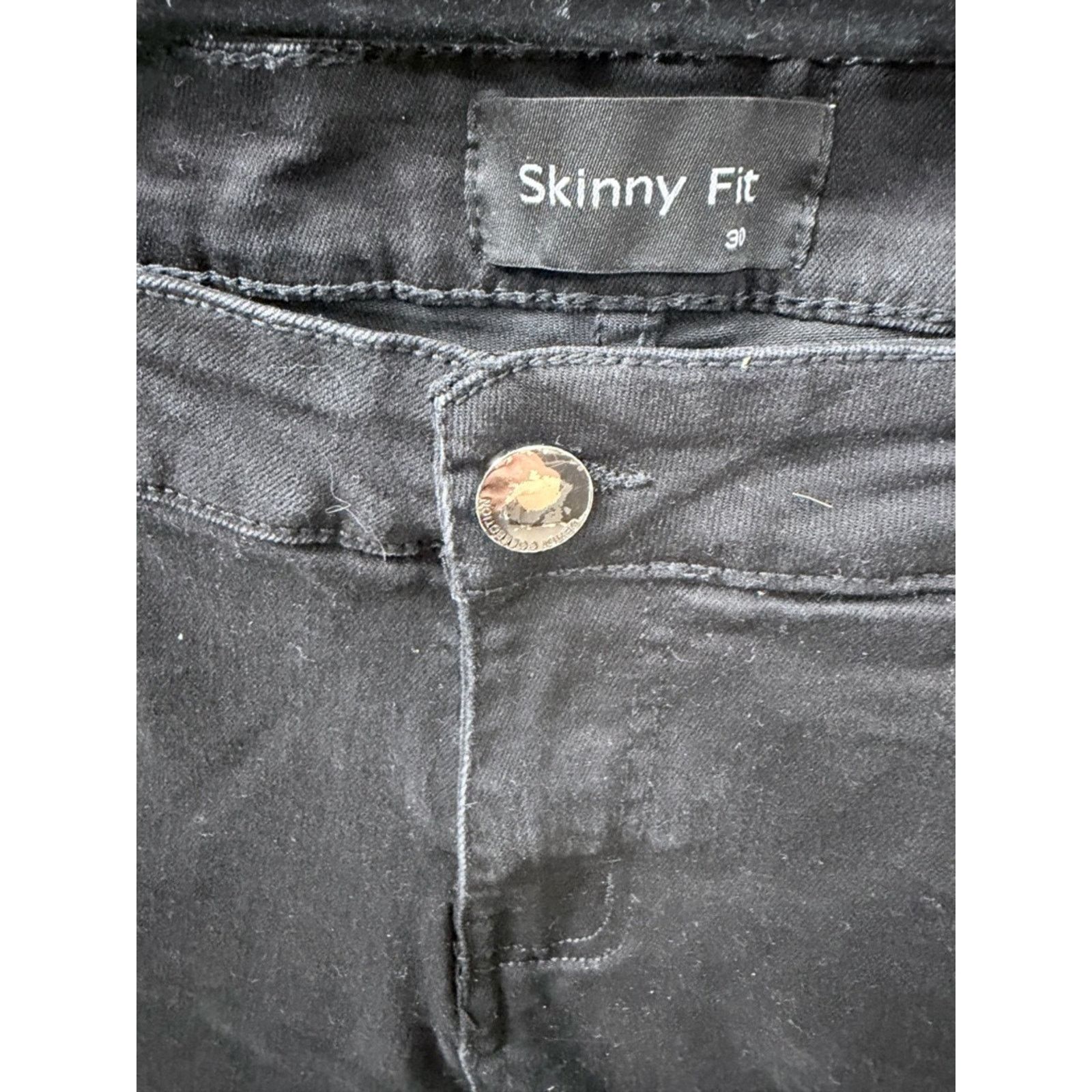 Express Express Black Distressed Skinny Denim Bermuda Shorts size 30 Size US 30 / EU 46 - 2 Thumbnail