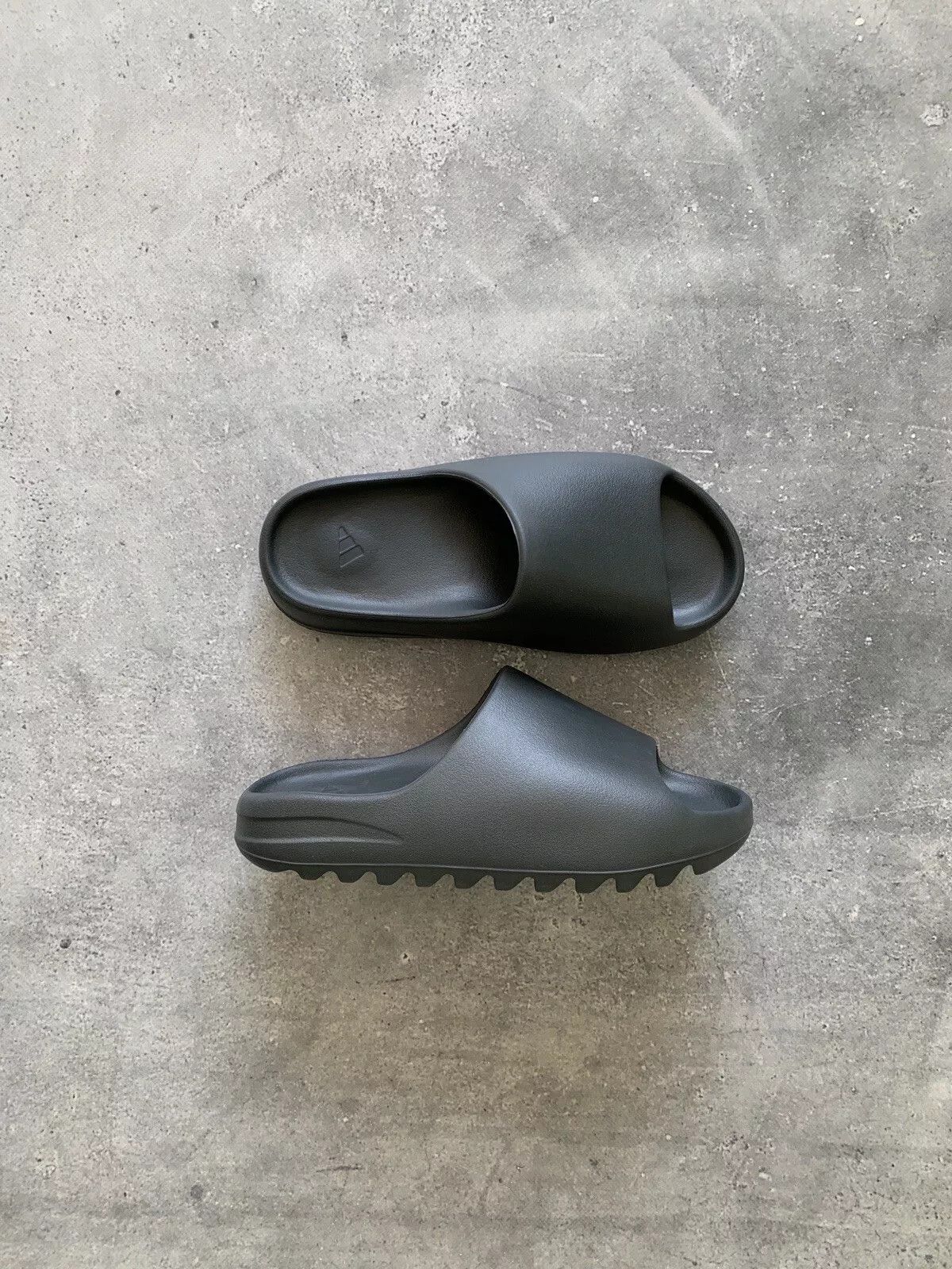 Adidas Yeezy Slide (Onyx), US Men's Size 8 (EU store 42)