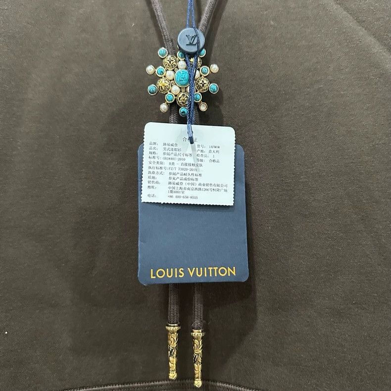 Louis Vuitton Louis Vuitton Three-flower Hardware Logo Hoodie Size US L / EU 52-54 / 3 - 4 Thumbnail