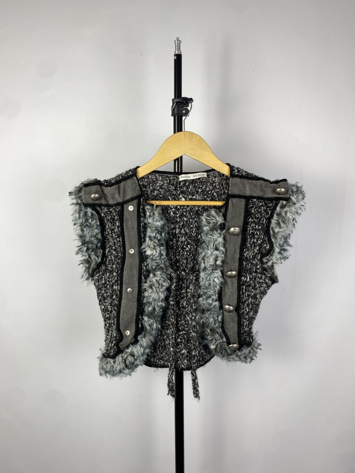 Designer × Japanese Brand Vintage Avant-garde Mini Sleeveless Mohair Fur Vest Jacket Size S / US 4 / IT 40 - 1 Thumbnail