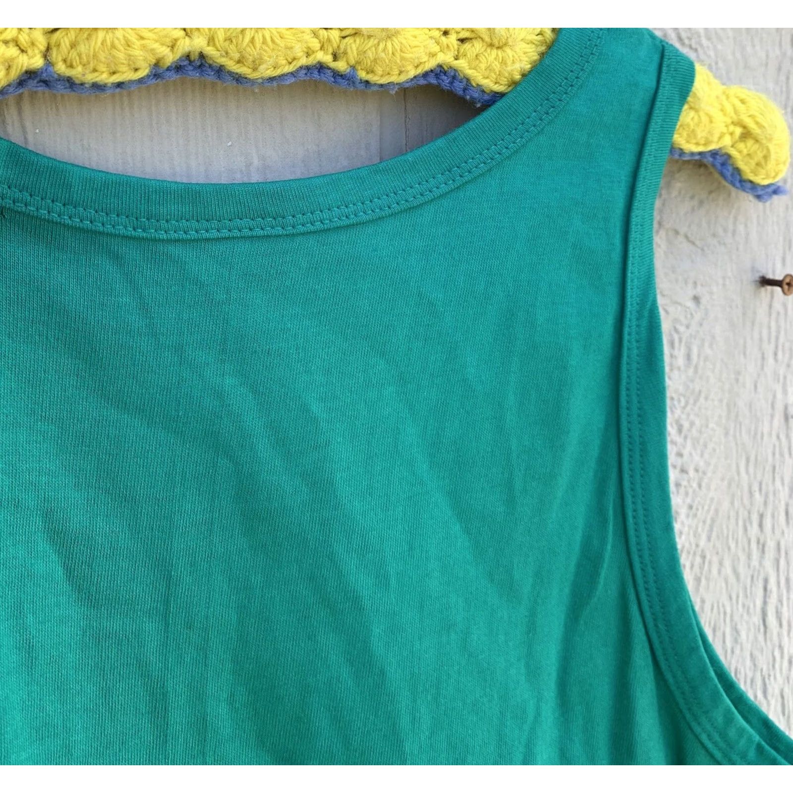 Anvil VINTAGE Shark Sharks Tank Top Made In USA M Medium Green 1990s Graphic Tee Mens Size US M / EU 48-50 / 2 - 4 Thumbnail