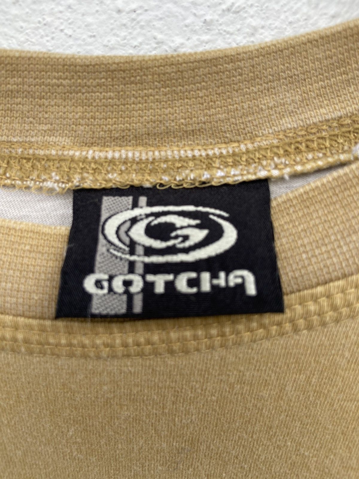 Gotcha Vintage 90s Vintage Gotcha t shirt sun surfing hawaii Size US L / EU 52-54 / 3 - 6 Thumbnail