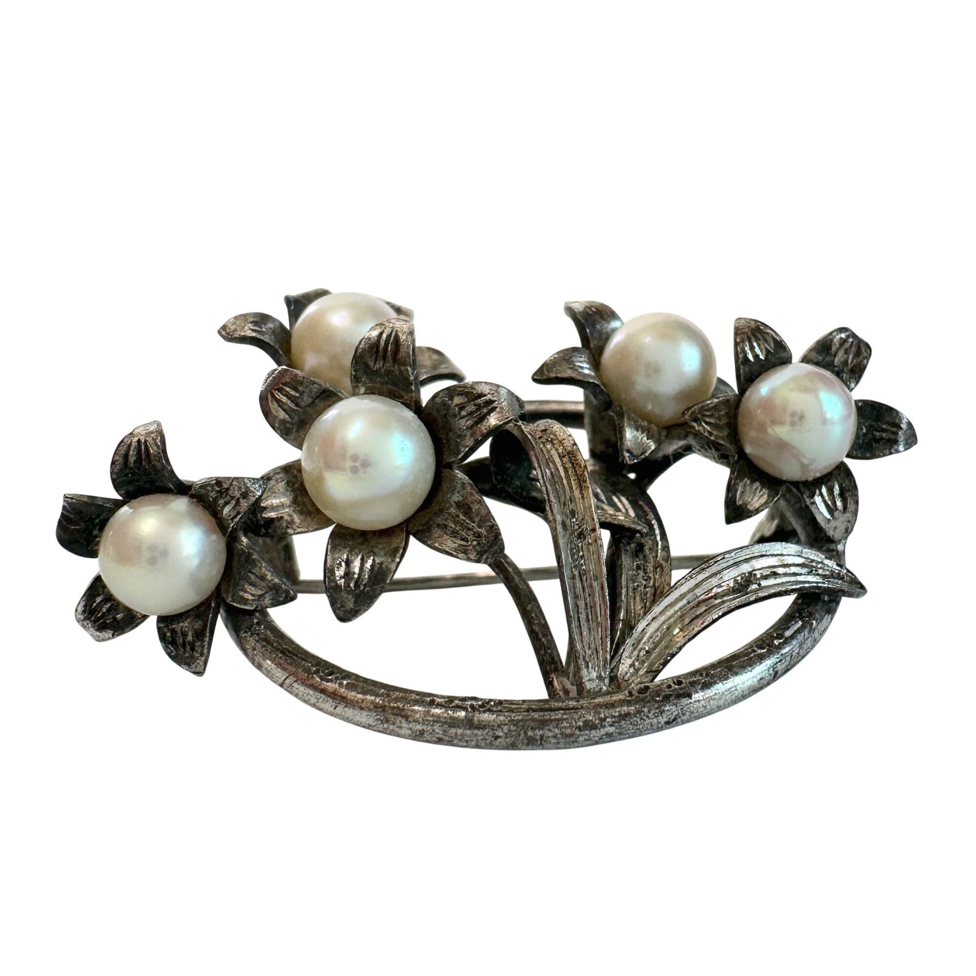 Other Vintage Round Silver Tone Brooch with Faux Pearls and Flower Size ONE SIZE - 7 Thumbnail