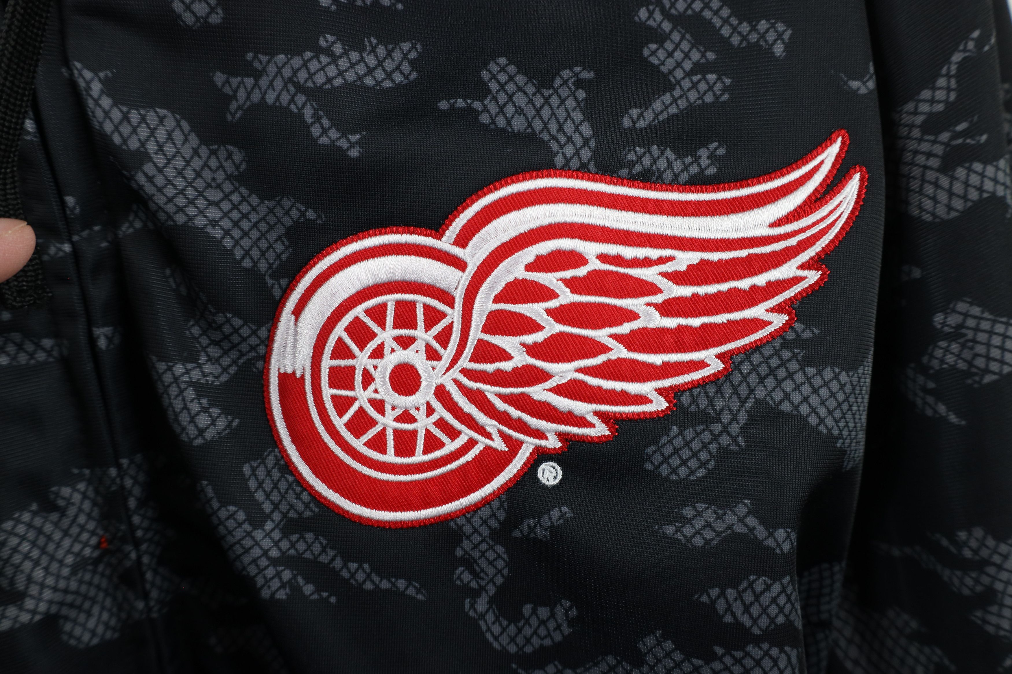 Vintage Vintage NHL Reversible Camouflage Detroit Red Wings Hoodie Size US XL / EU 56 / 4 - 4 Thumbnail